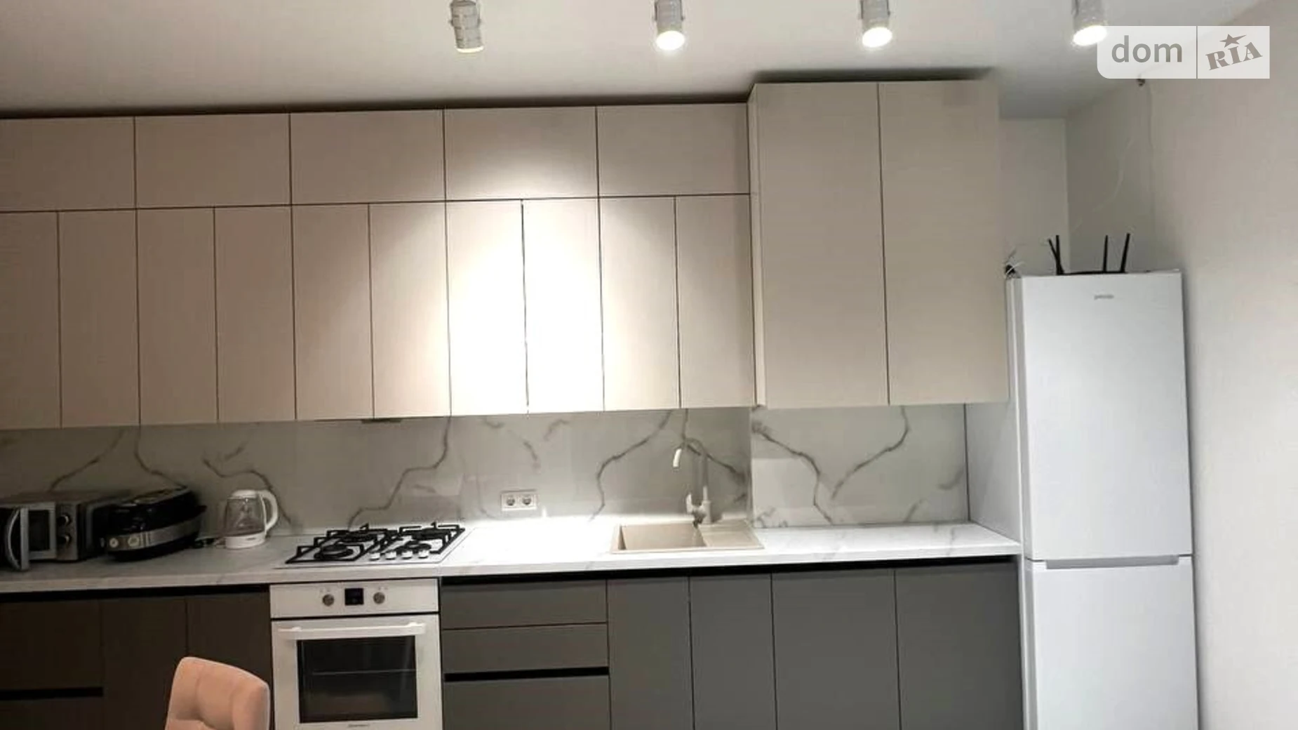 Здається в оренду 1-кімнатна квартира 40 кв. м у Львові, вул. Залізнична - фото 2