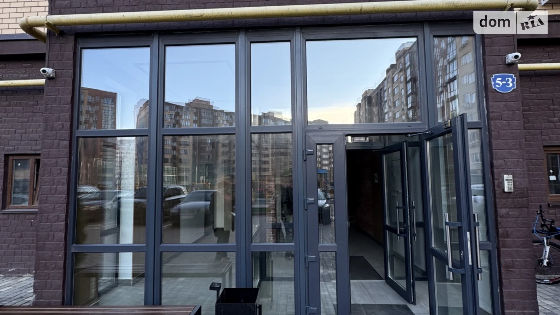 Продается 2-комнатная квартира 67 кв. м в Одессе, ул. Академика Сахарова, 5 - фото 2