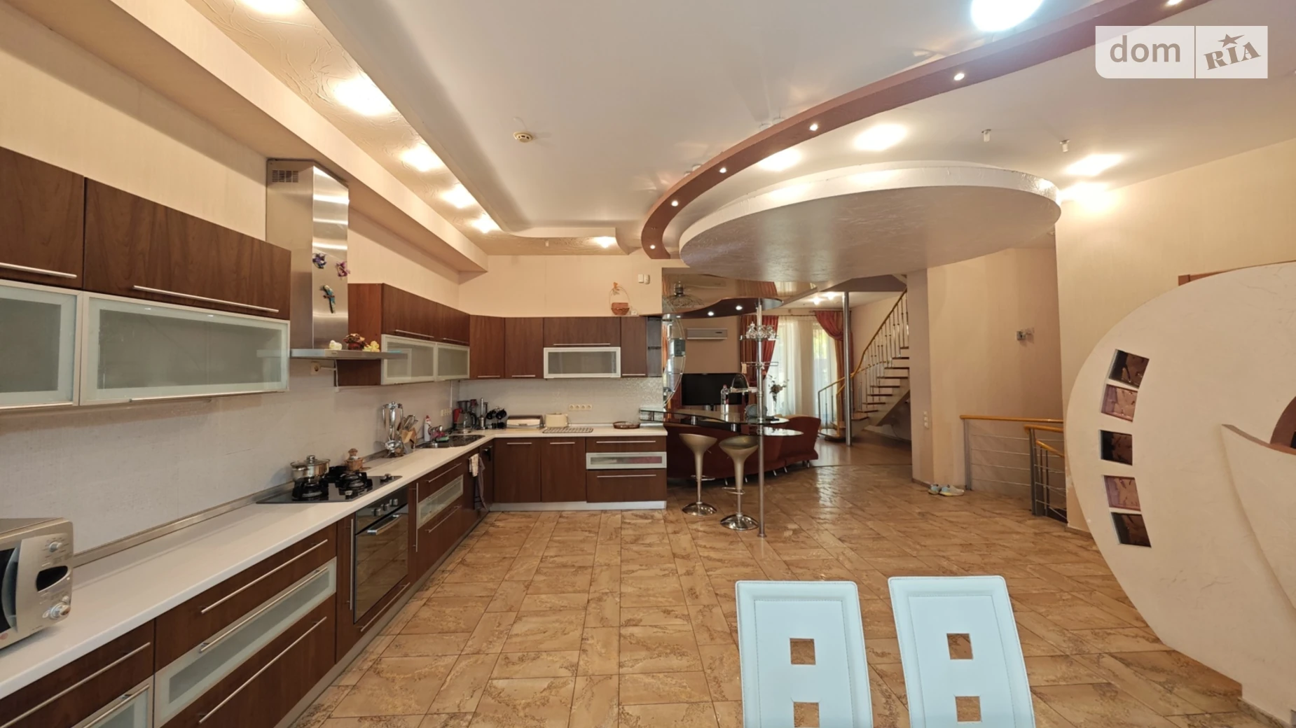 Сдается в аренду дом на 3 этажа 250 кв. м с баней/сауной, цена: 1500 $ - фото 5