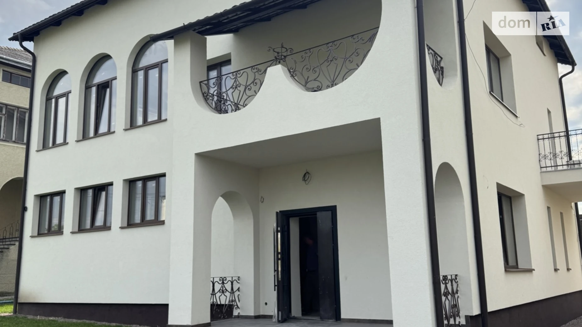 Продается дом на 2 этажа 246 кв. м с садом, цена: 198000 $ - фото 2