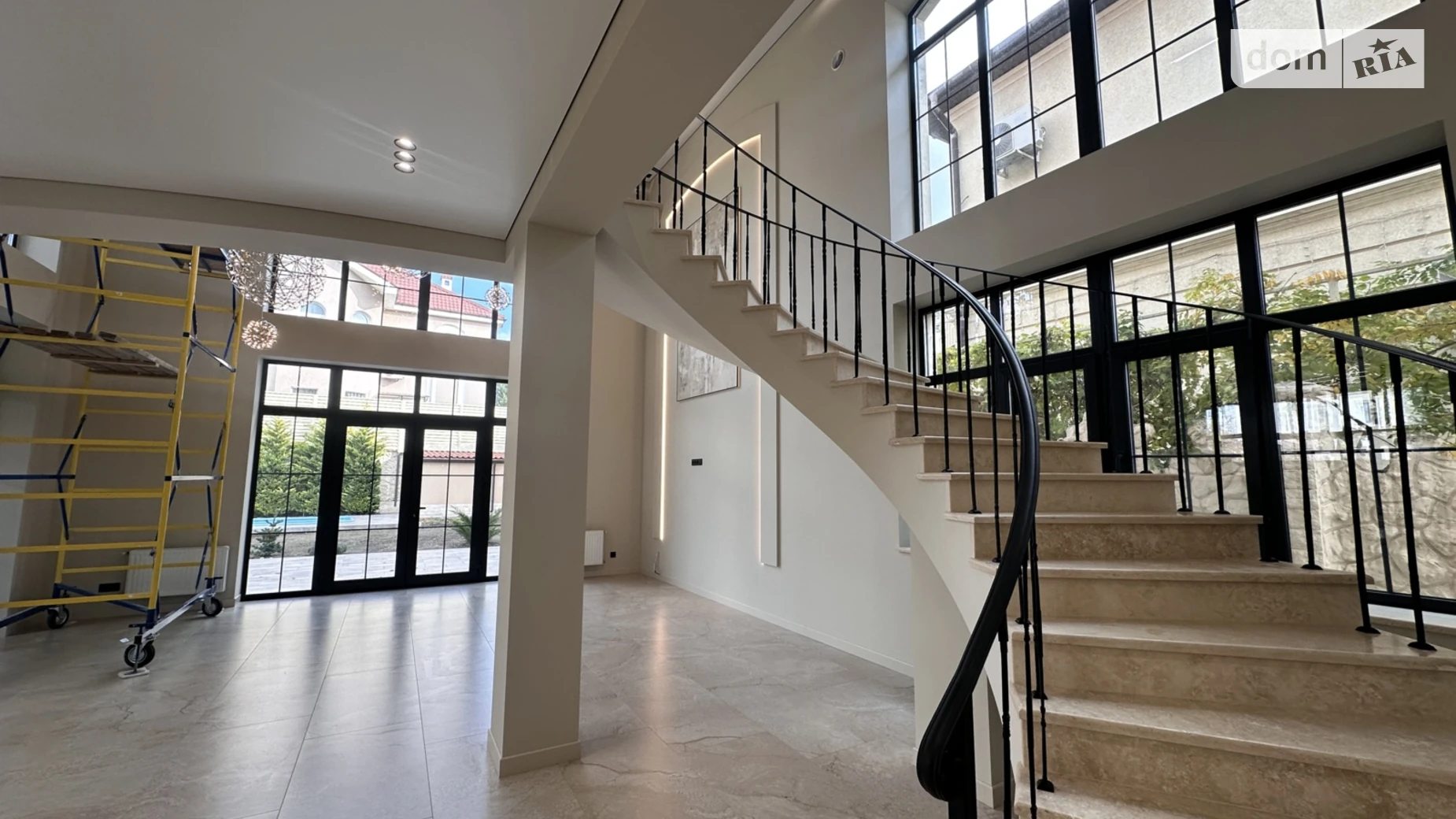 Продается дом на 2 этажа 320 кв. м с мансардой, цена: 800000 $ - фото 2