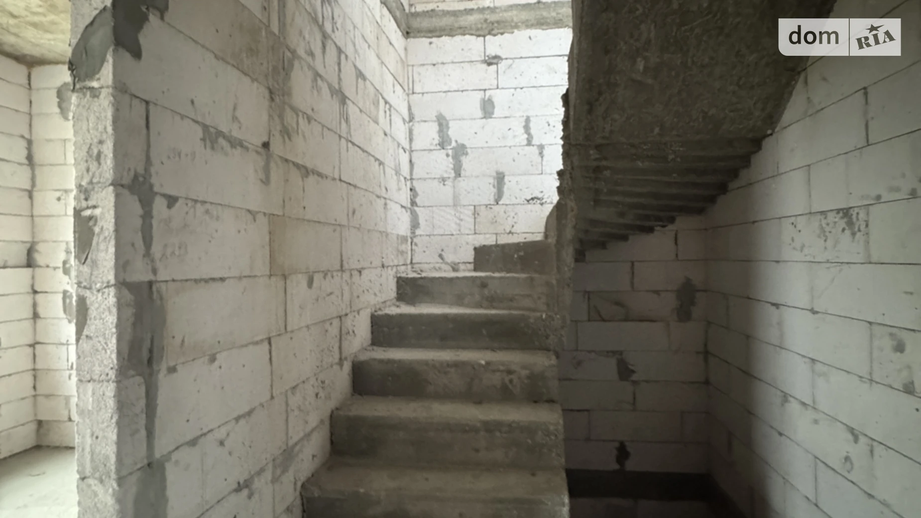 Продается дом на 2 этажа 124 кв. м с камином, цена: 115000 $ - фото 2