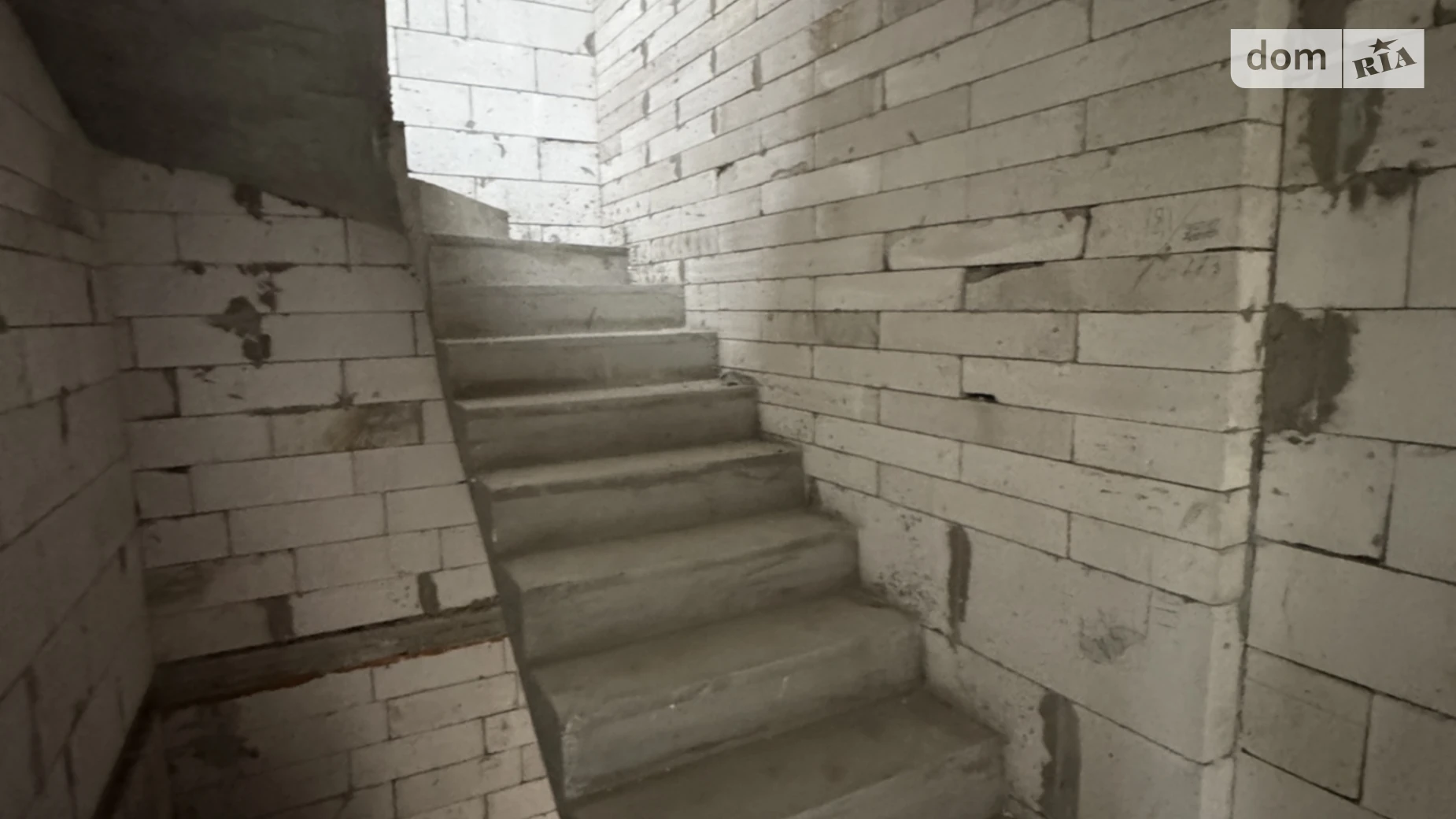 Продается дом на 2 этажа 124 кв. м с бассейном, цена: 85000 $ - фото 2