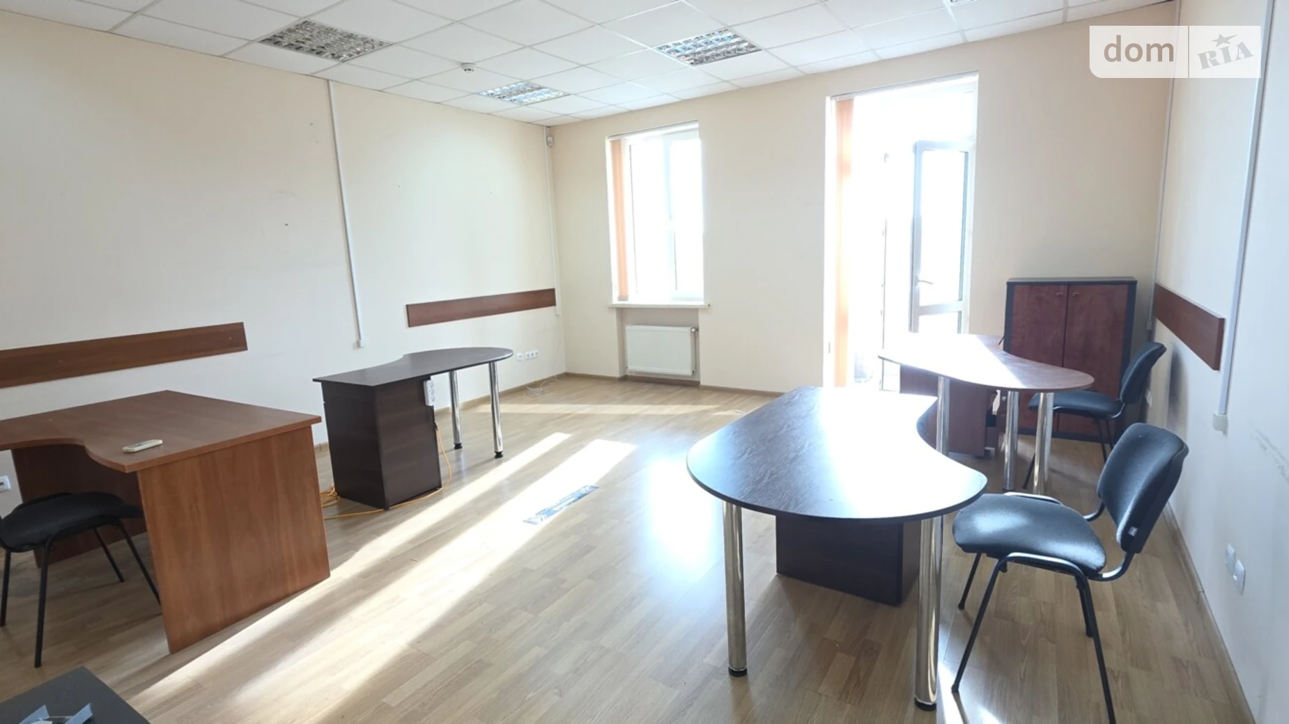 Сдается в аренду офис 70 кв. м в бизнес-центре, цена: 490 $ - фото 2