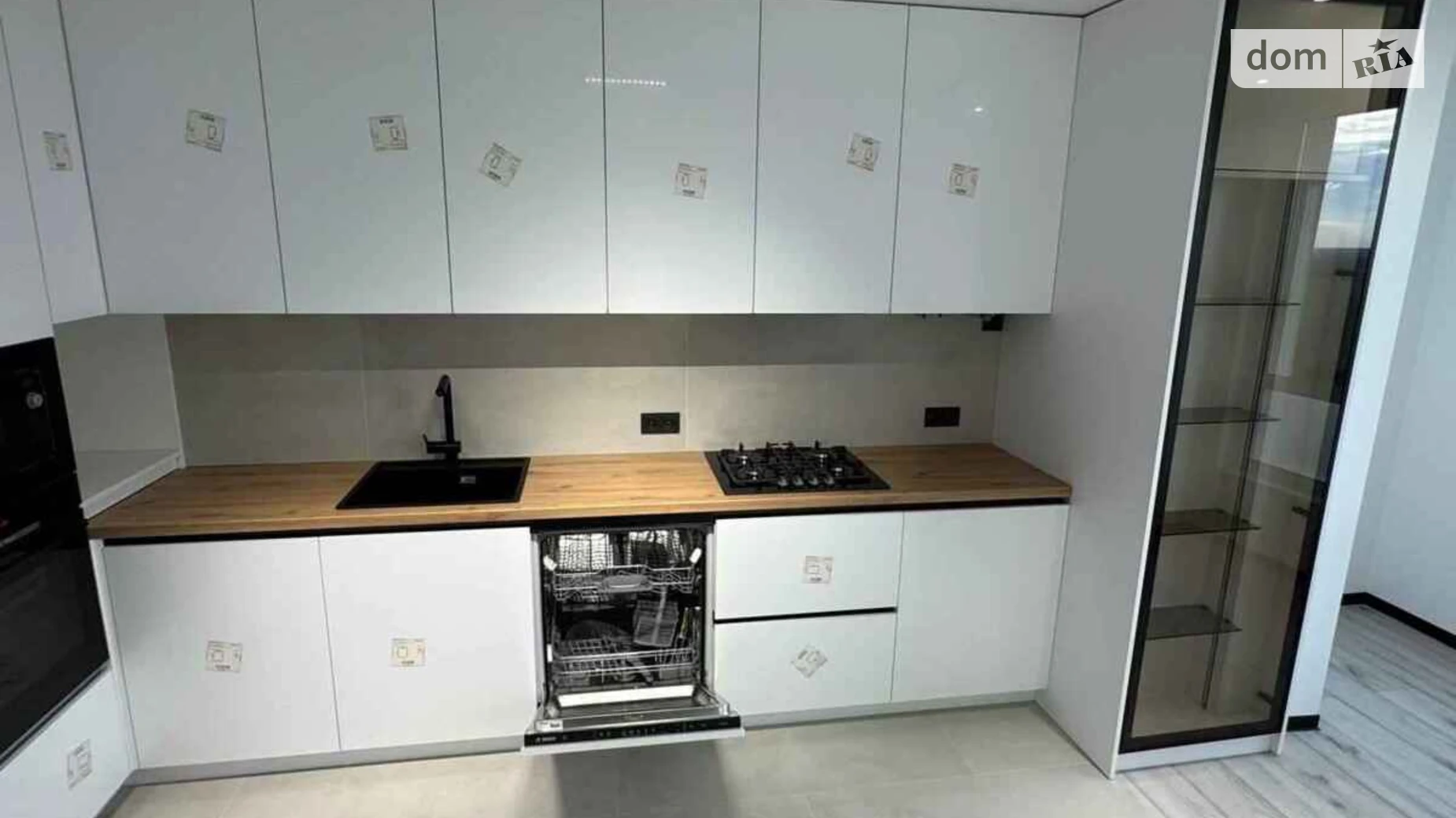 Продается 1-комнатная квартира 43.1 кв. м в Львове, ул. Миклеша Карла, 19 - фото 2