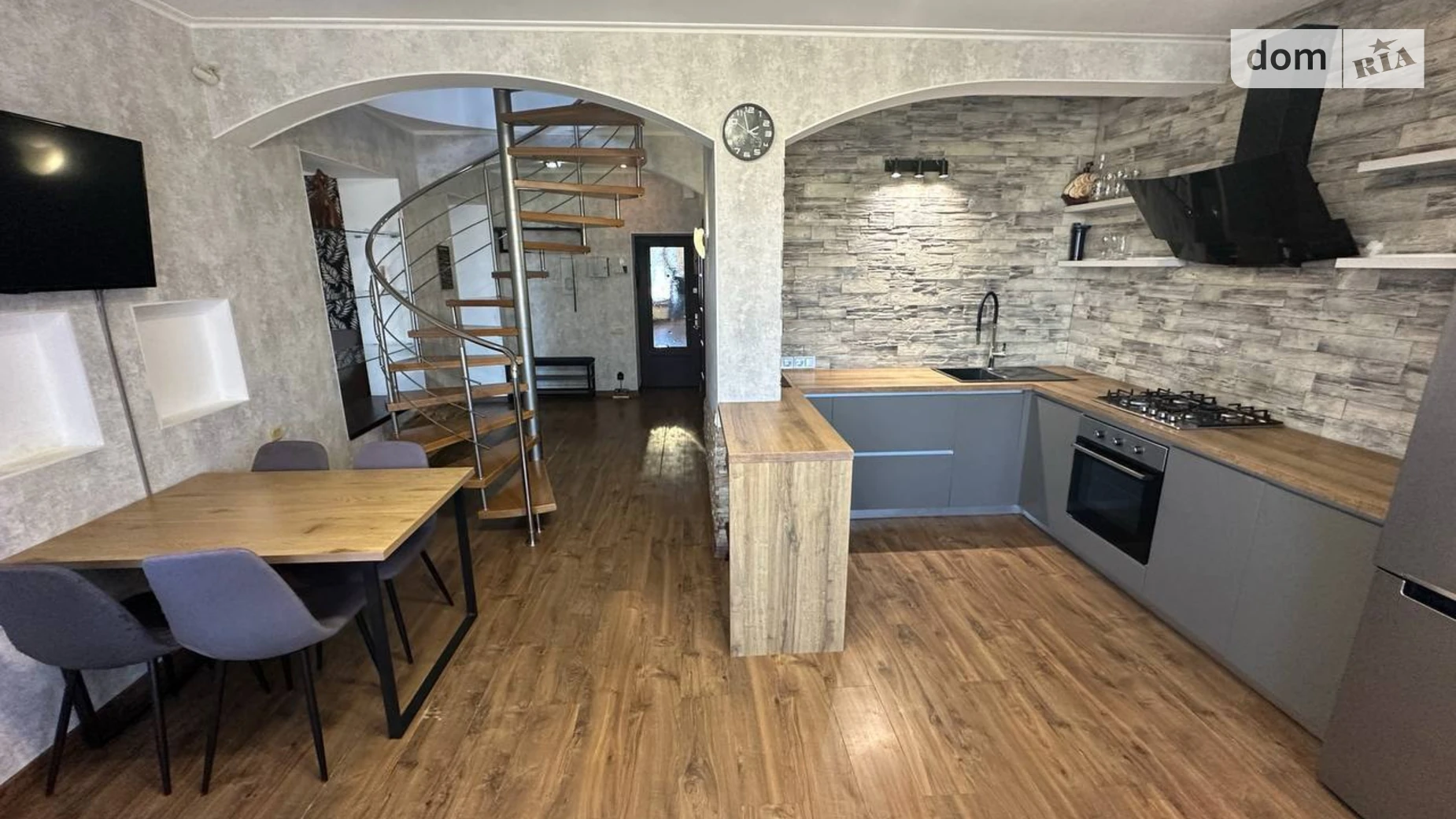 Продається 4-кімнатна квартира 180 кв. м у Чорноморську, вул. Парусна, 1 - фото 2