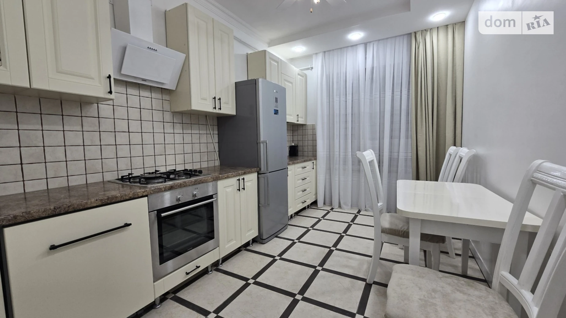 Сдается в аренду 1-комнатная квартира 43 кв. м в Черновцах, ул. Главная - фото 2