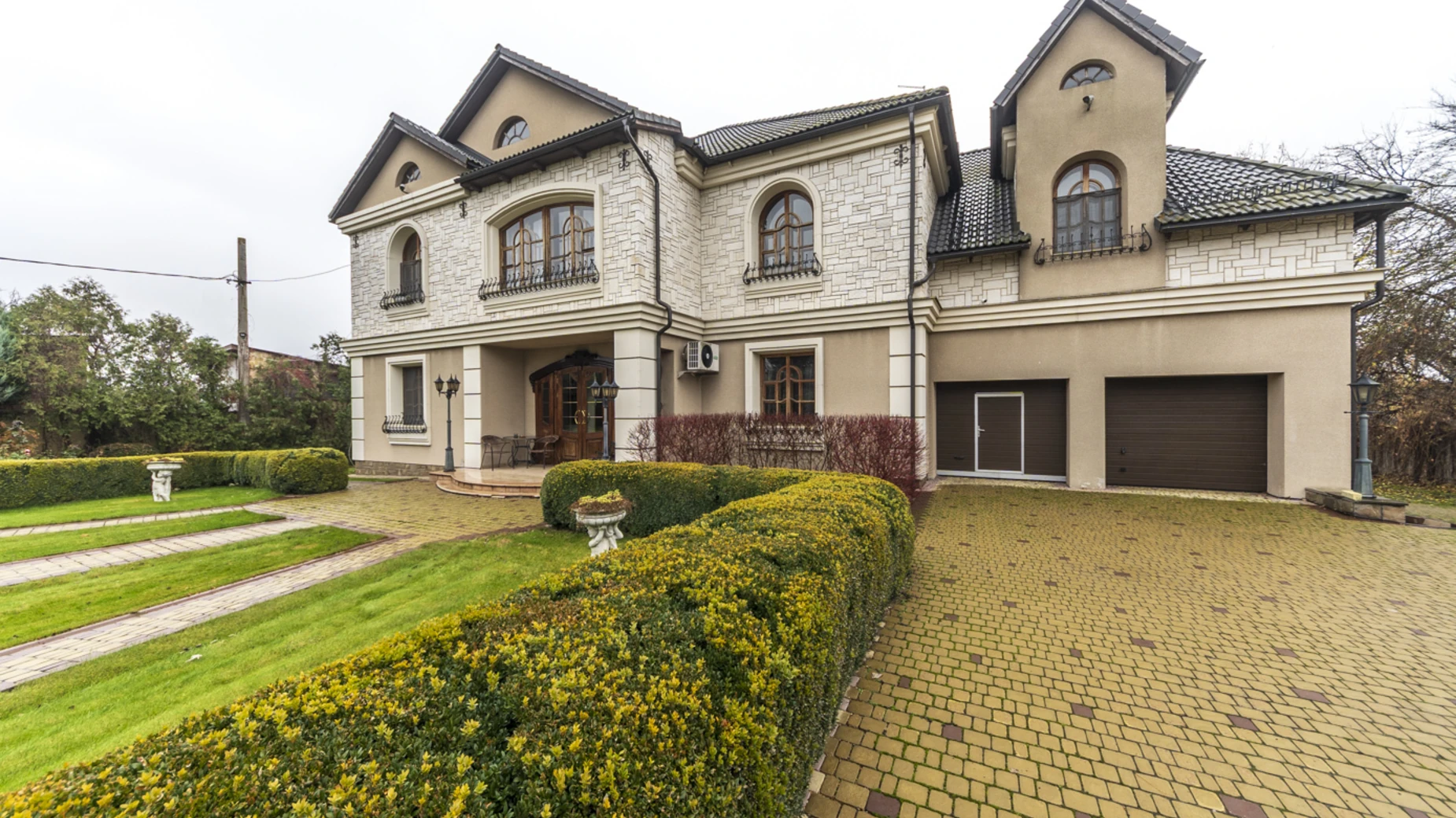 Сдается в аренду дом на 2 этажа 631 кв. м с участком, цена: 4000 $ - фото 4