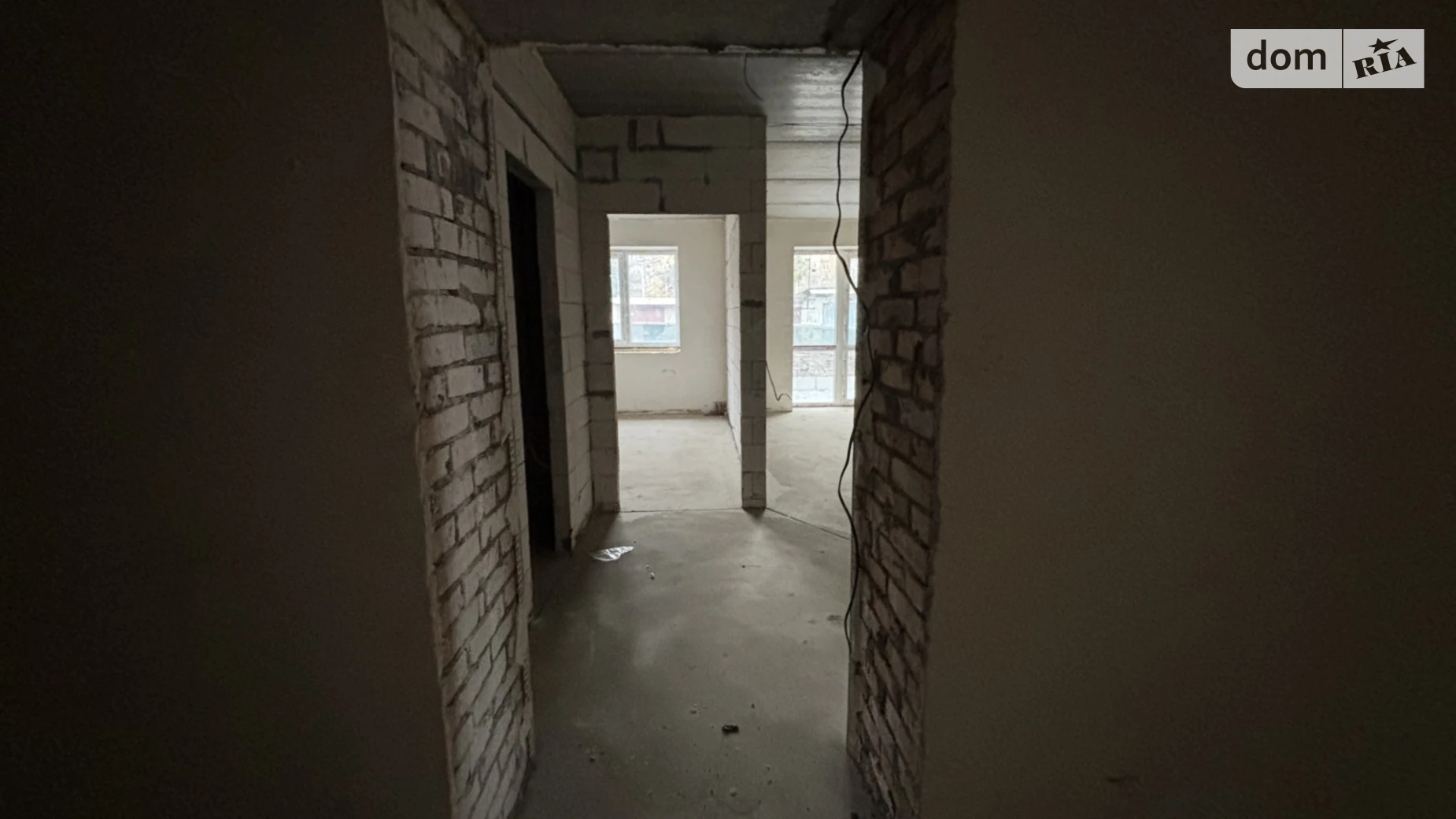 Продается 1-комнатная квартира 41 кв. м в Ужгороде, ул. Тлехаса, 19 корпус 4 - фото 2