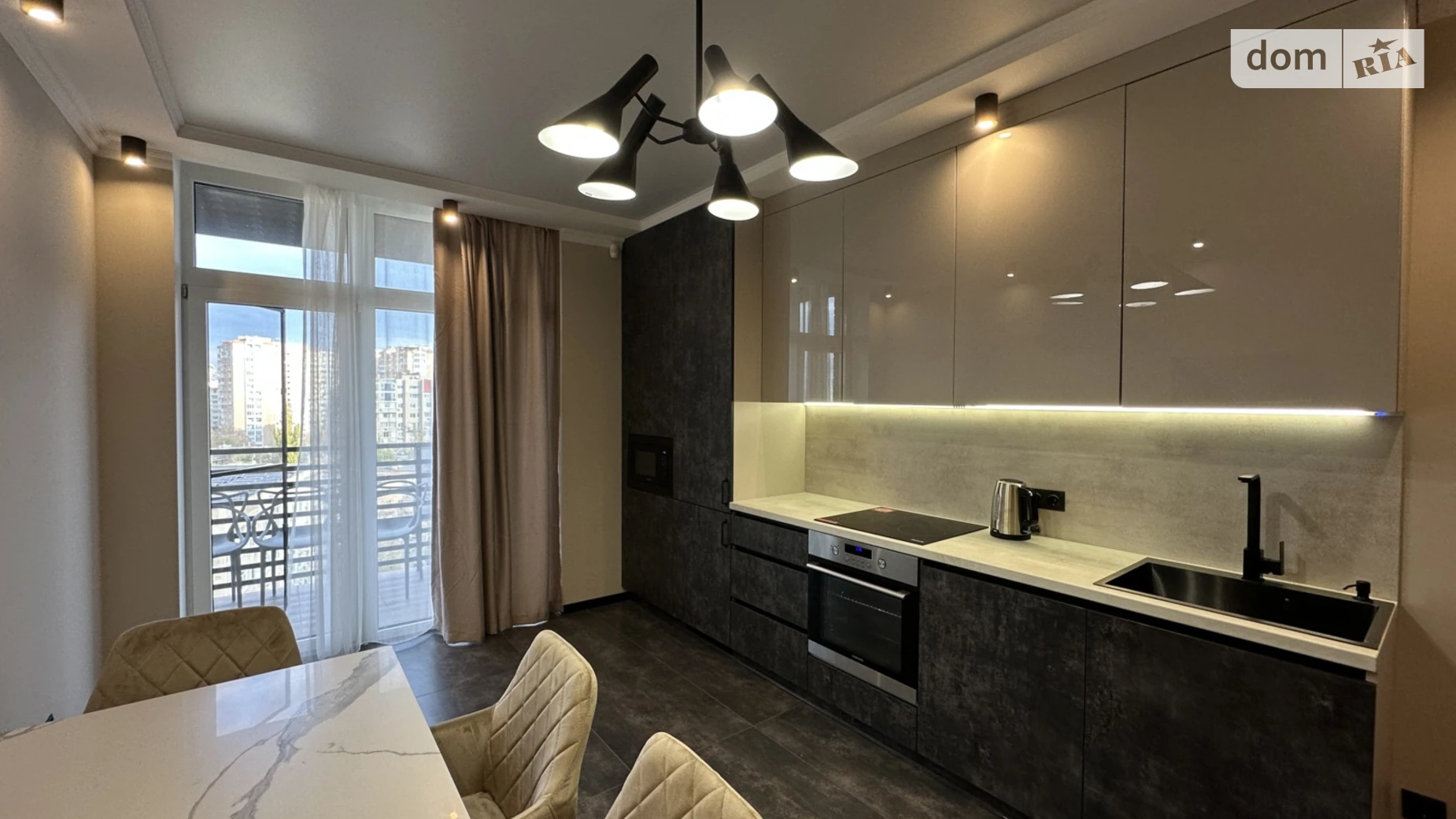 Продается 1-комнатная квартира 48 кв. м в Одессе, Фонтанская дор., 6А/1 - фото 2