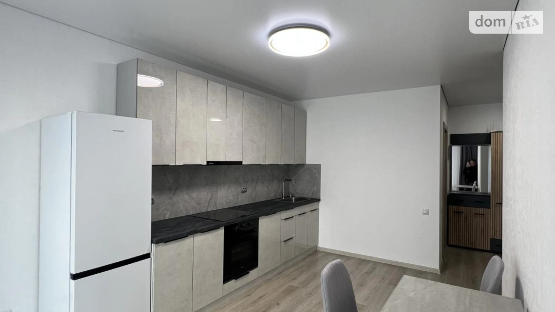 Продается 1-комнатная квартира 37 кв. м в Ровно, ул. Соборная, 283В - фото 2