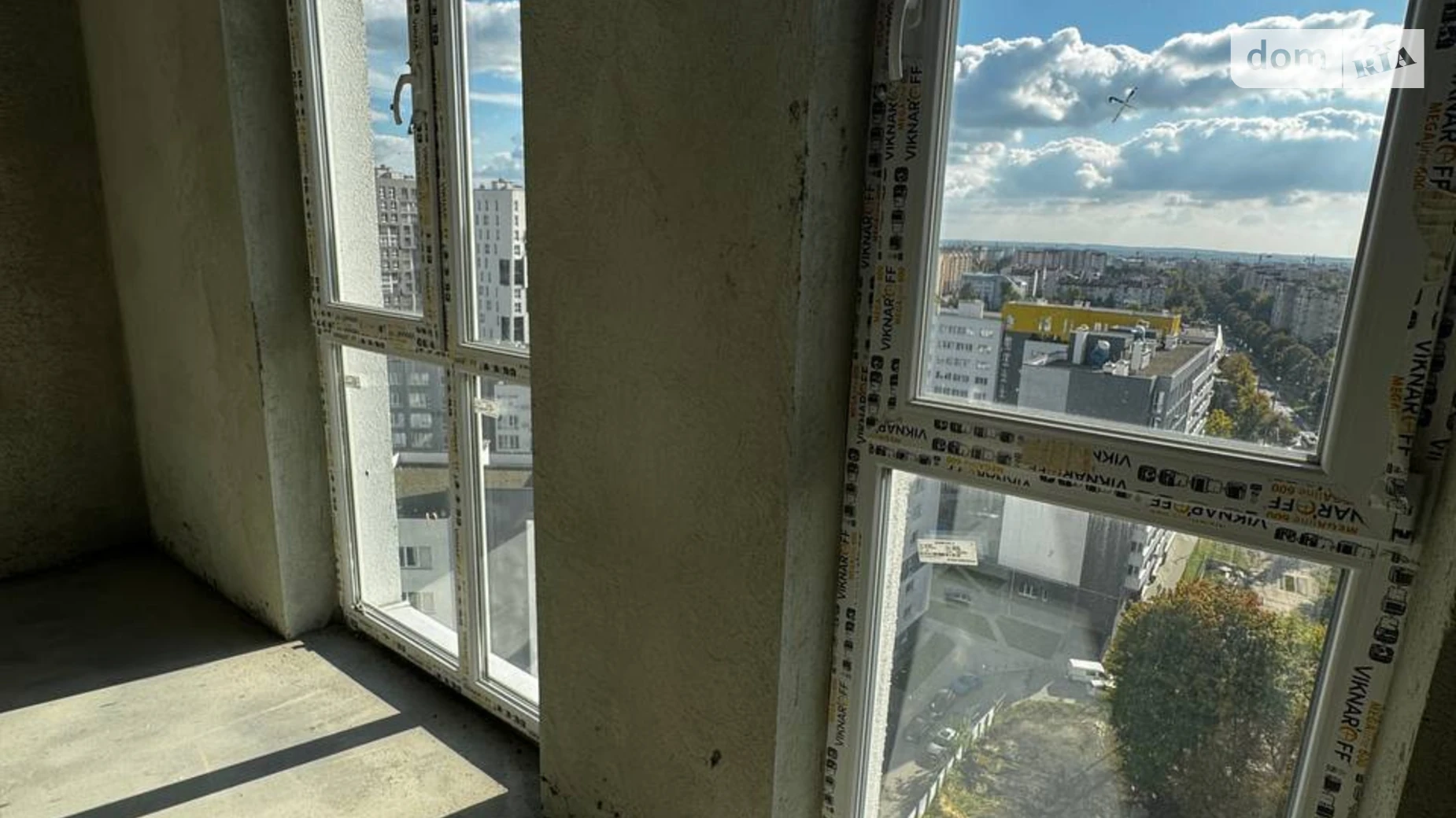 Продается 1-комнатная квартира 66.79 кв. м в Львове, ул. Владимира Янева - фото 2