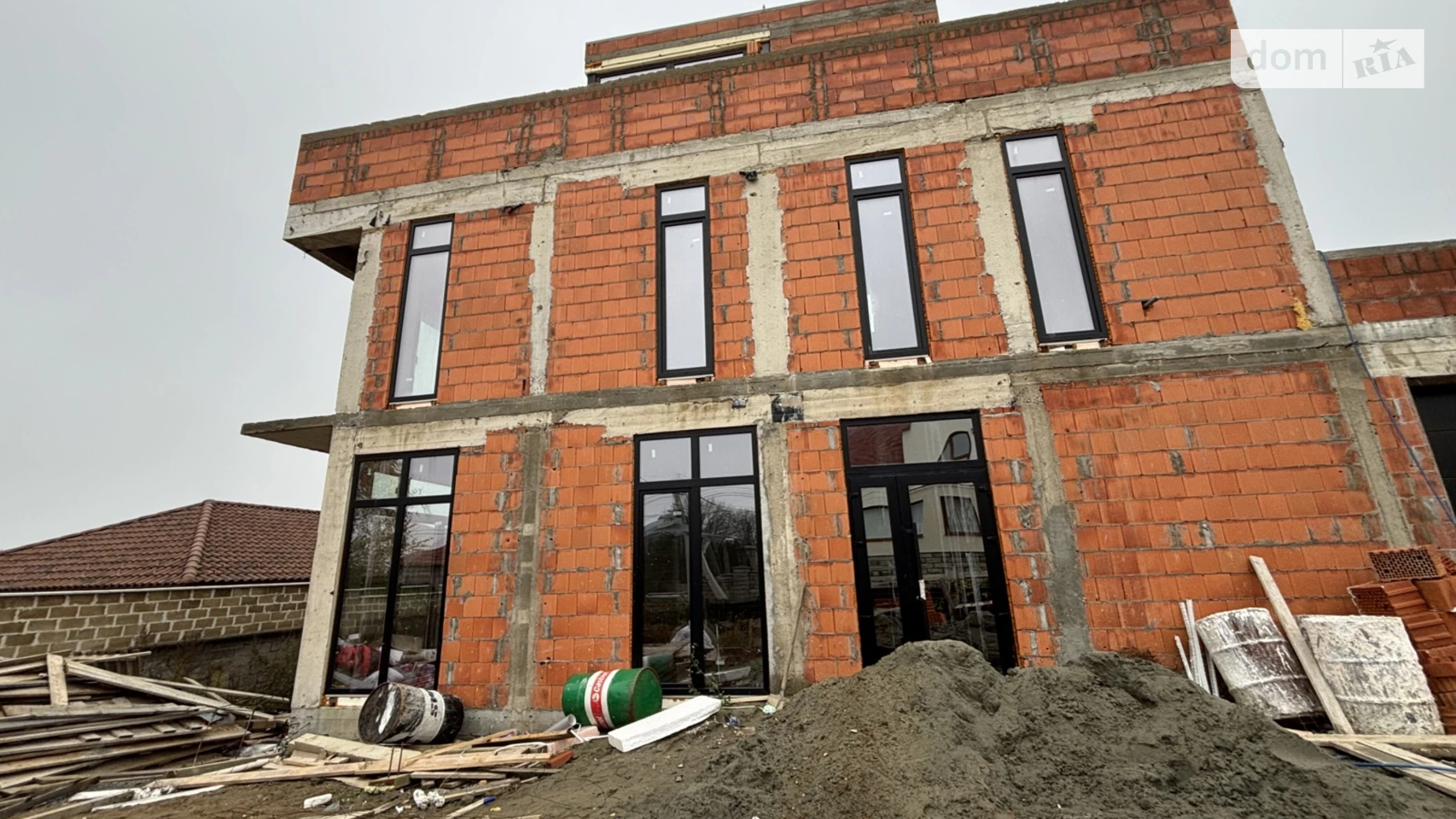 Продается дом на 2 этажа 254 кв. м с мебелью, цена: 295000 $ - фото 2