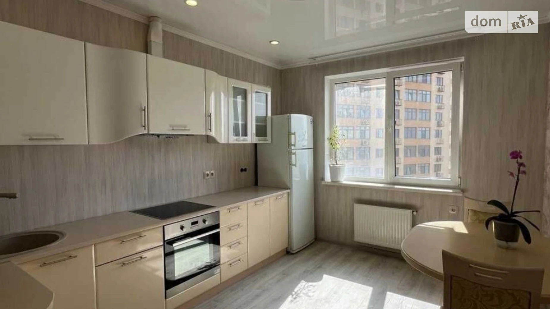 Продается 1-комнатная квартира 42 кв. м в Одессе, ул. Академика Сахарова, 3Б - фото 2