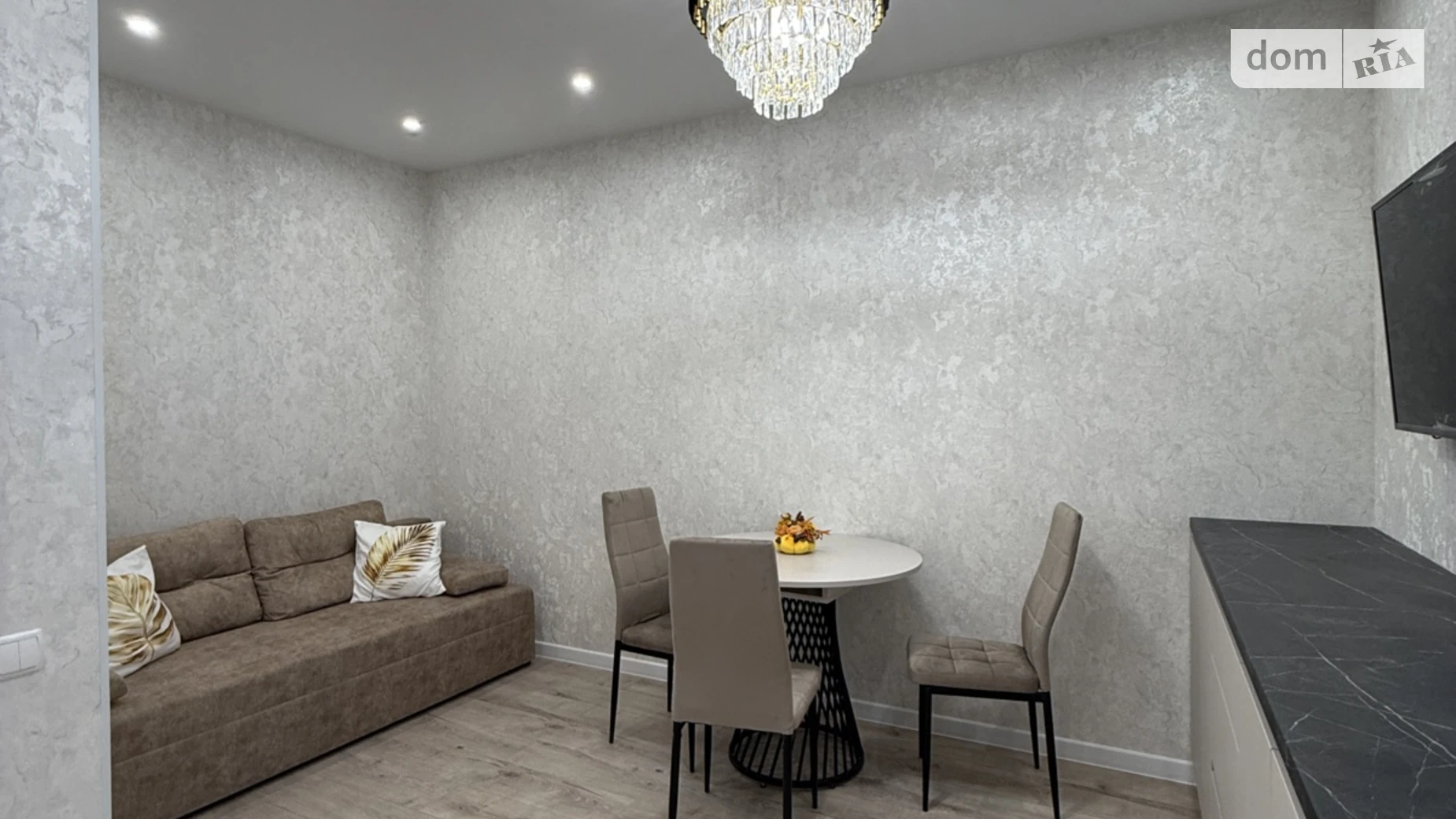 Продается 2-комнатная квартира 43.5 кв. м в Лиманке, ул. Жемчужная, 8 - фото 2