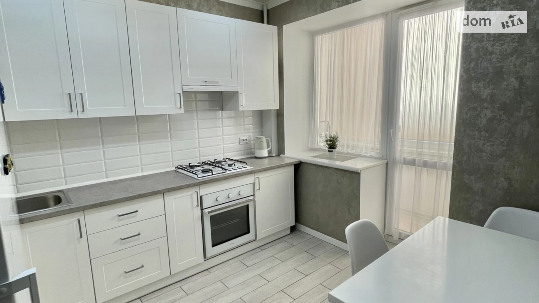 Продается 1-комнатная квартира 39 кв. м в Ровно, ул. Дворецкая, 46-48 - фото 2