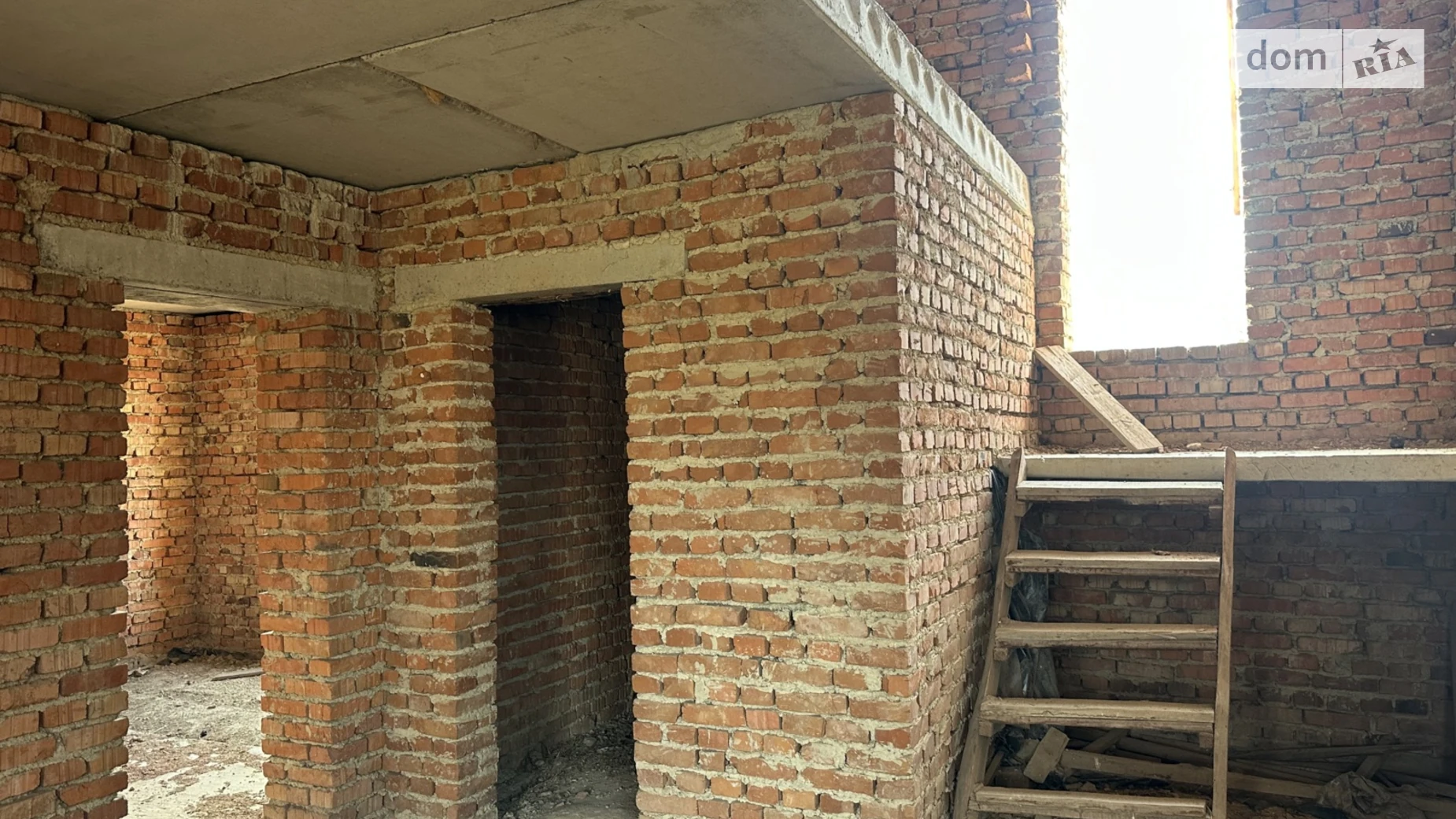 Продается дом на 2 этажа 130 кв. м с гаражом, цена: 35000 $ - фото 2