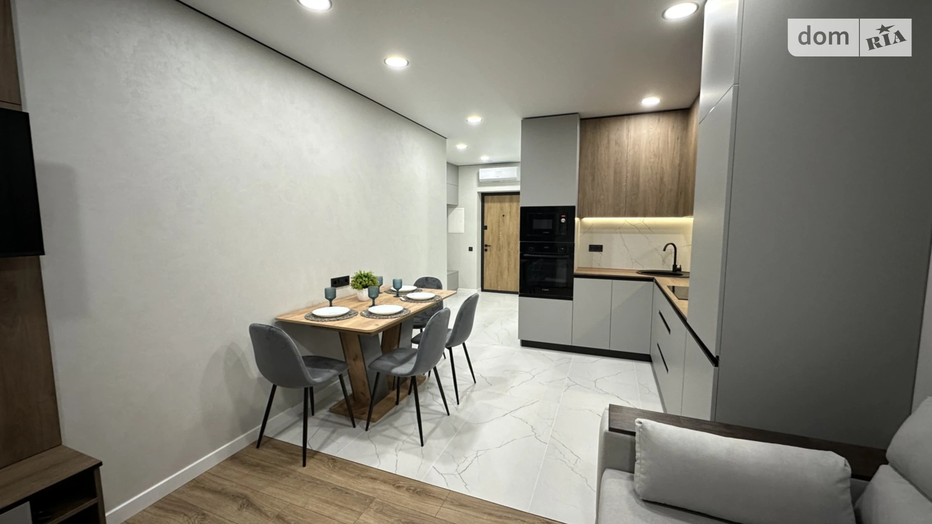 Продается 1-комнатная квартира 44 кв. м в Киеве, ул. Всеволода Змиенко, 34/21 - фото 2