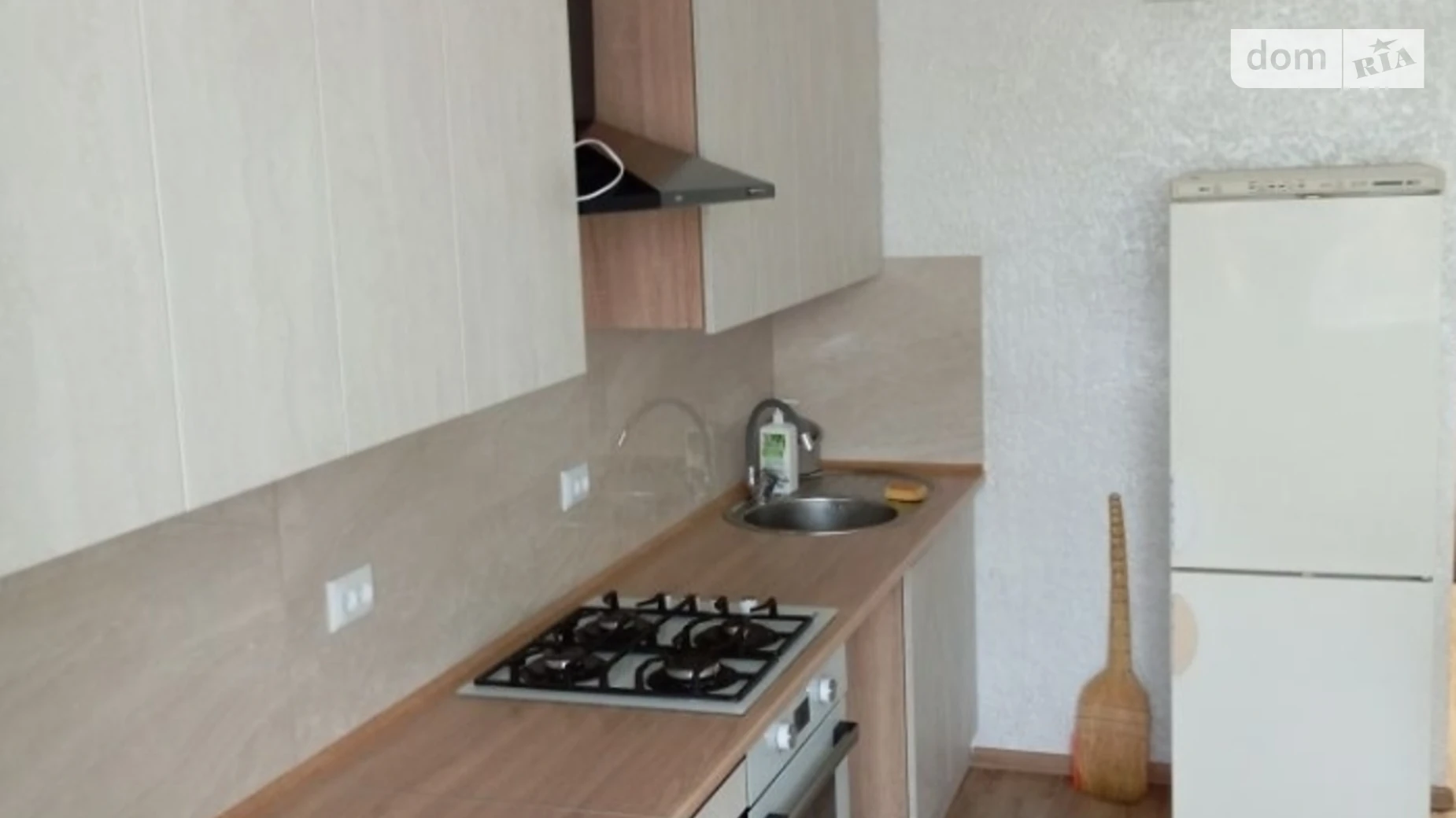 1-комнатная квартира 42 кв. м в Луцке, ул. Орлика Пилипа - фото 2