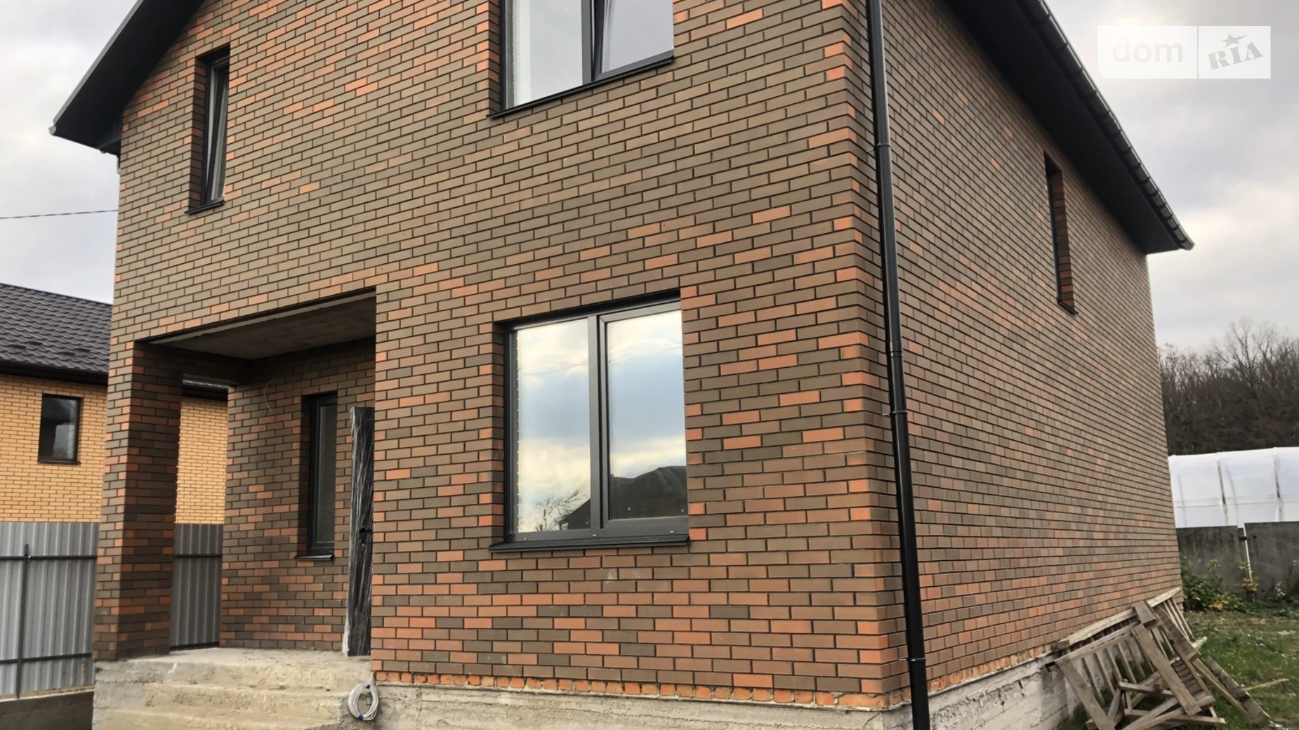 Продается дом на 2 этажа 105 кв. м с бассейном, цена: 89000 $ - фото 2