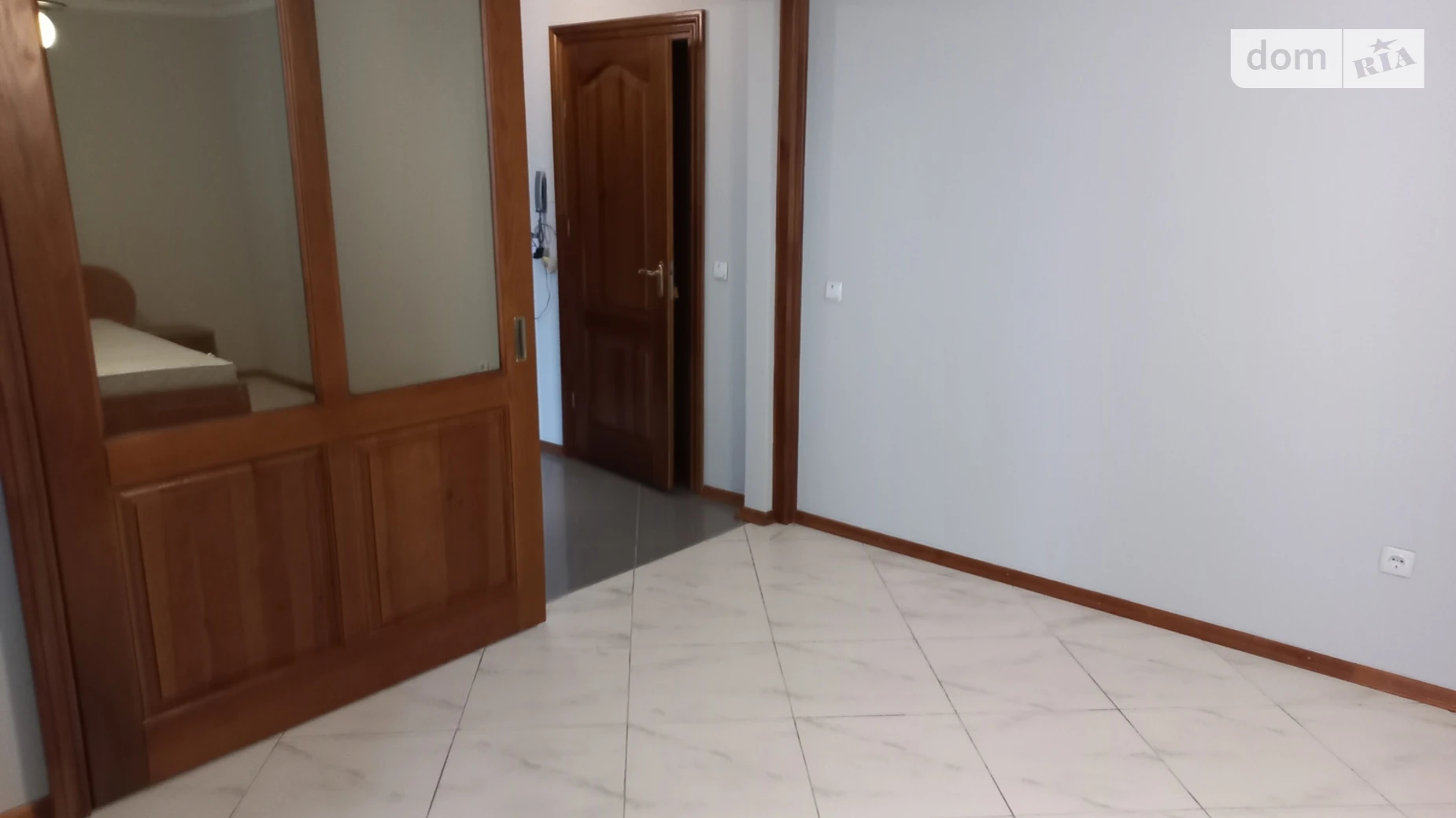 1-комнатная квартира 42 кв. м в Тернополе, ул. Надзбручанская, 2А - фото 2