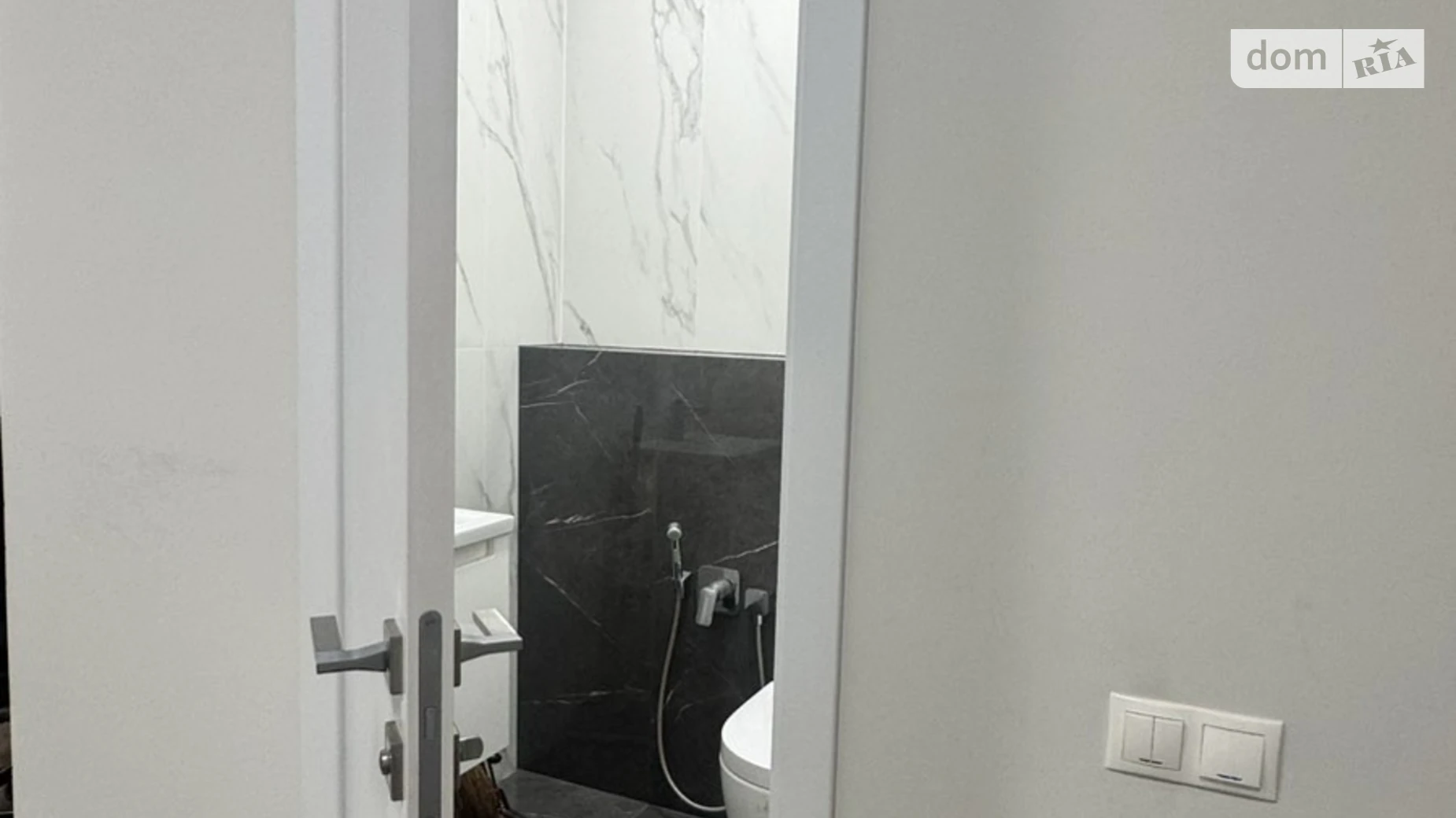 Продается офис 56 кв. м в бизнес-центре, цена: 63000 $ - фото 4