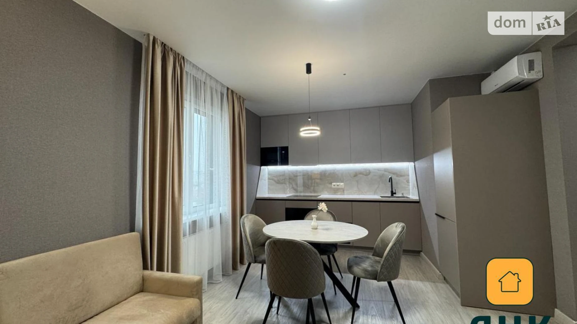 Продается 1-комнатная квартира 41 кв. м в Одессе, ул. Литературная, 10 - фото 2