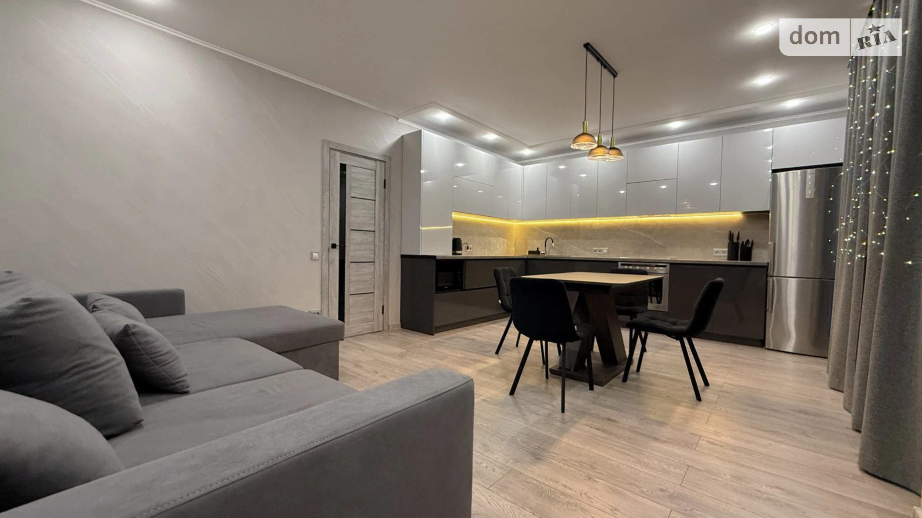 Продается 2-комнатная квартира 53.2 кв. м в Ровно, ул. Соборная - фото 2