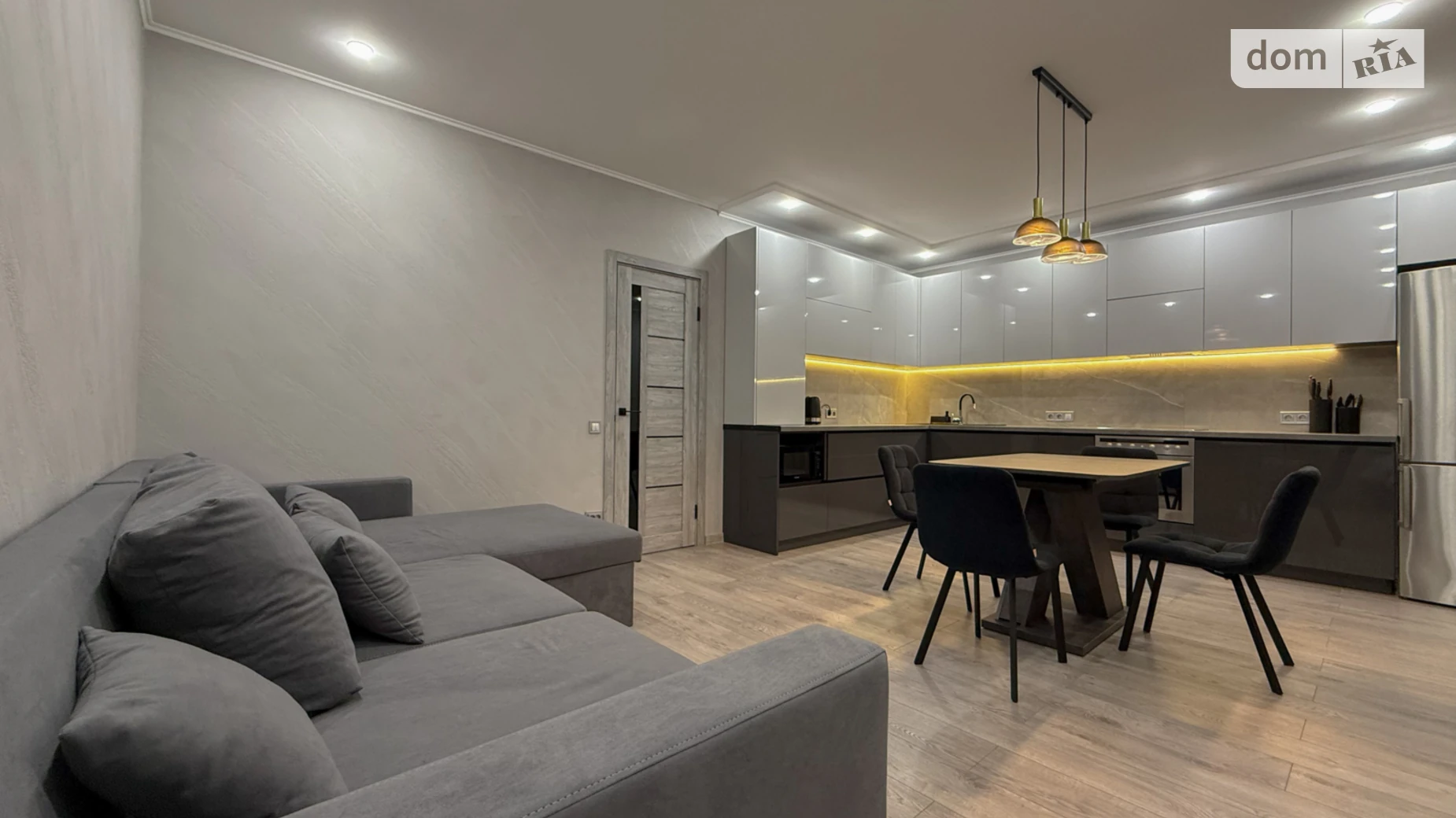 Продается 2-комнатная квартира 53.2 кв. м в Ровно, ул. Соборная, 16 - фото 2