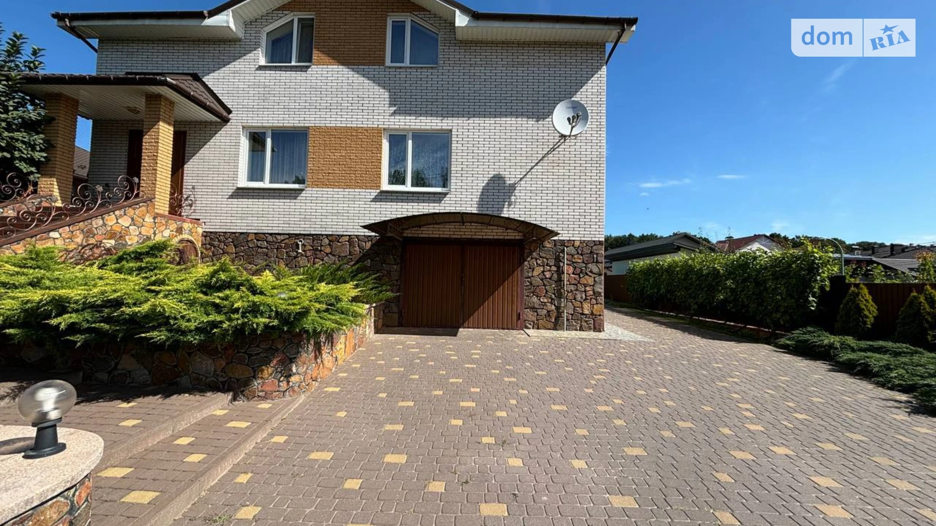 Продается дом на 2 этажа 200 кв. м с подвалом, цена: 230000 $ - фото 2