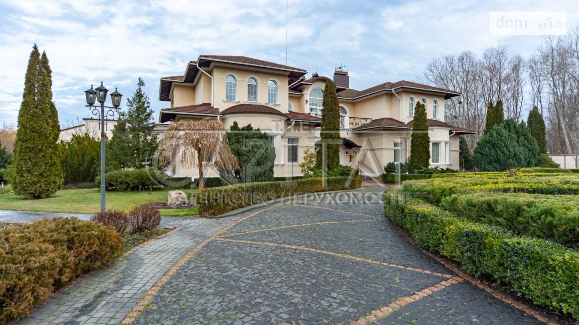 Сдается в аренду дом на 3 этажа 882.9 кв. м с мансардой, цена: 25000 $ - фото 3