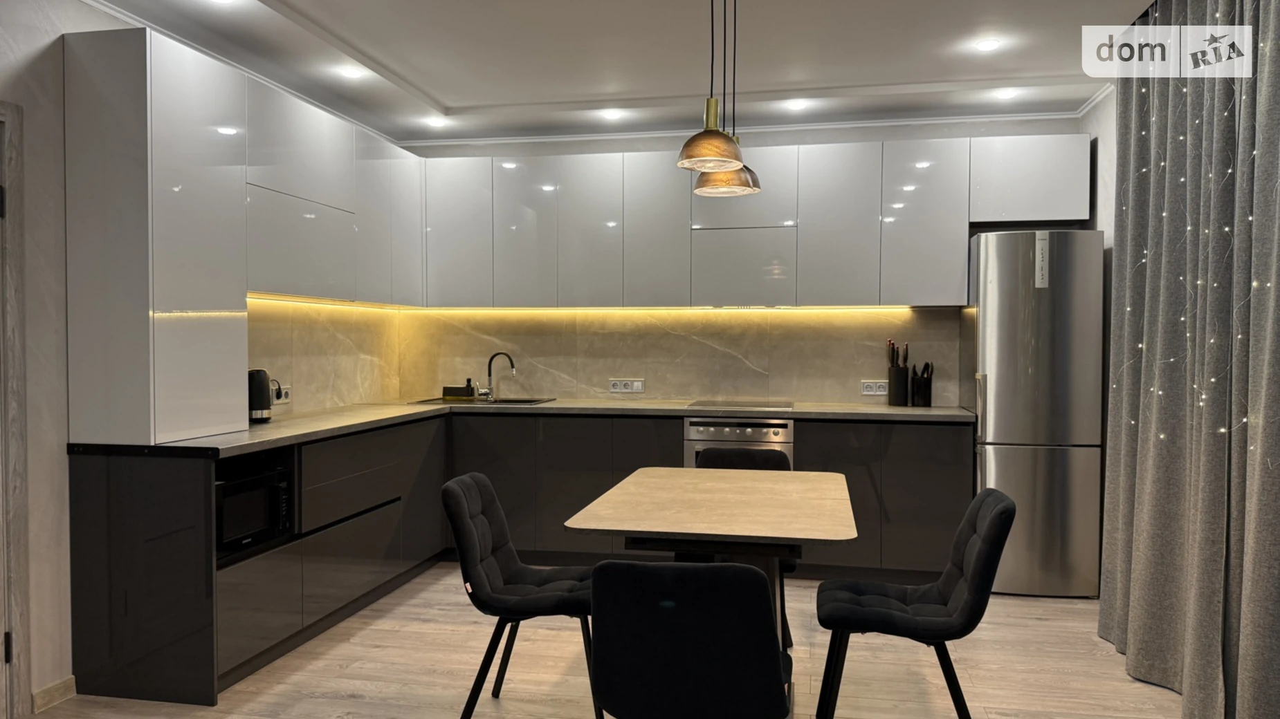 Продается 2-комнатная квартира 53.2 кв. м в Ровно, ул. Соборная, 16 - фото 2