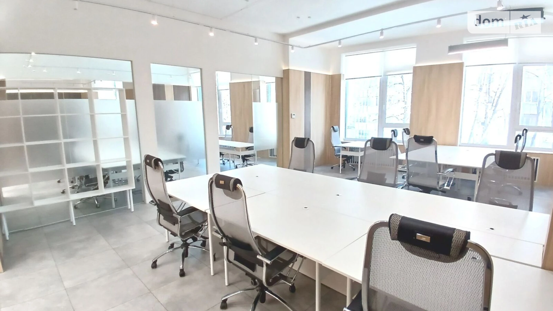 Сдается в аренду офис 250 кв. м в бизнес-центре, цена: 6000 € - фото 5