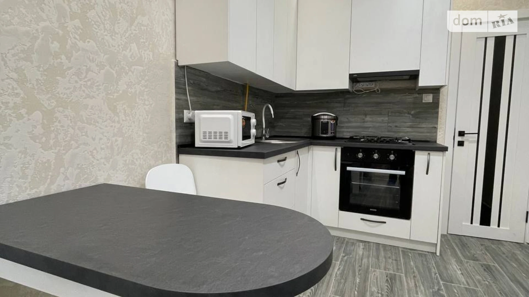 Продается 1-комнатная квартира 40 кв. м в Львове, ул. Городоцкая, 149 - фото 2