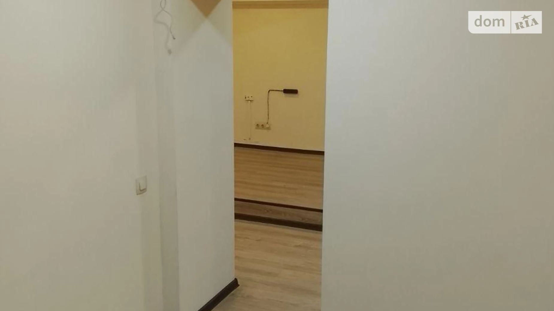 Сдается в аренду офис 76 кв. м в бизнес-центре, цена: 1100 $ - фото 2