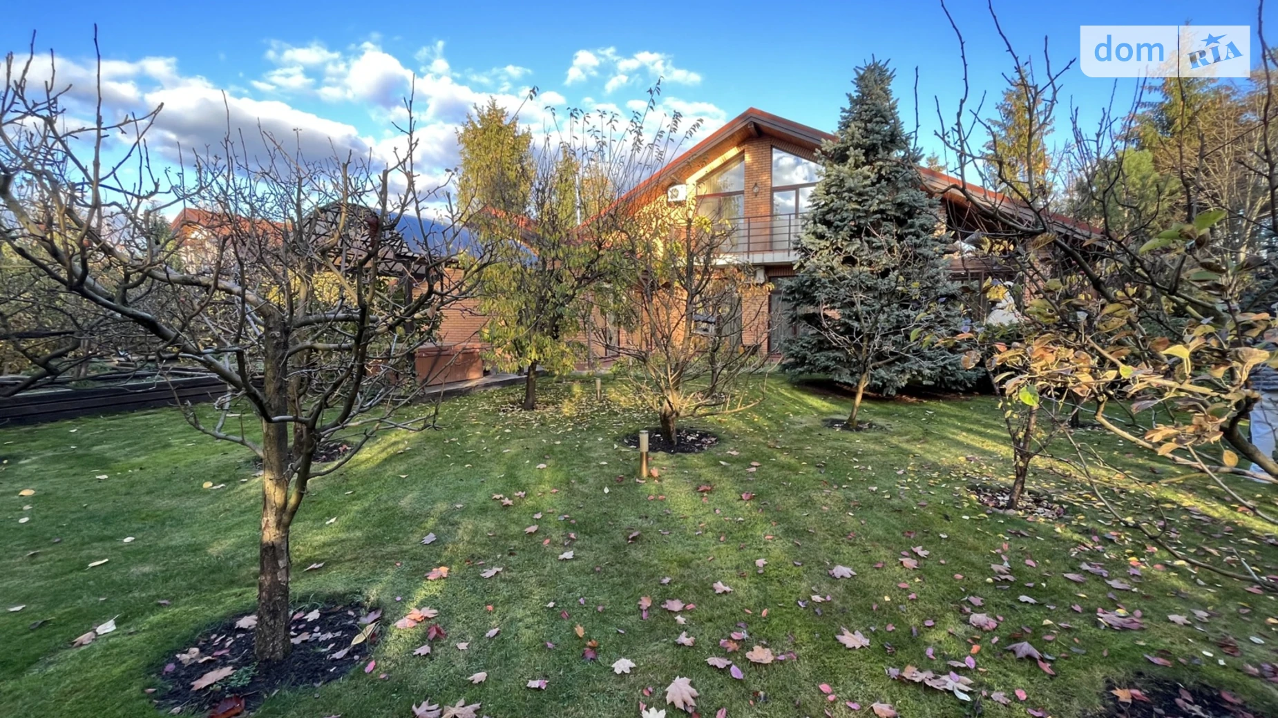 Продается дом на 2 этажа 245 кв. м с подвалом, цена: 365000 $ - фото 2