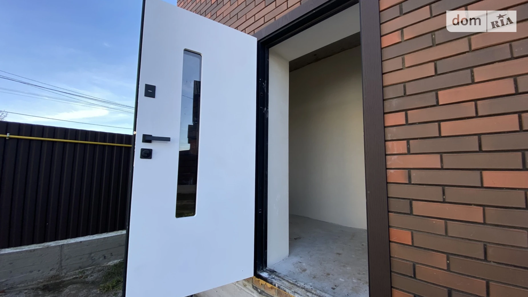 Продается дом на 2 этажа 108 кв. м с гаражом, цена: 89000 $ - фото 2