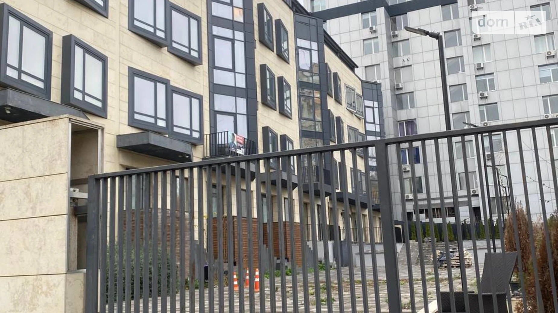 Продается офис 750 кв. м в бизнес-центре, цена: 2500000 $ - фото 2