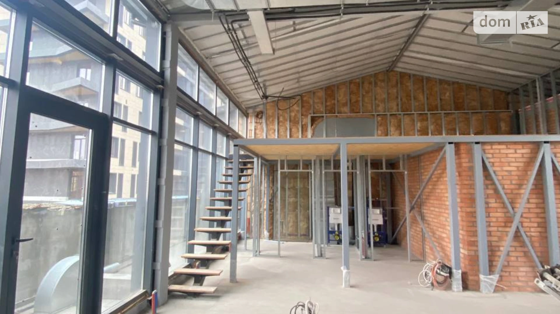 Продается офис 750 кв. м в бизнес-центре, цена: 2500000 $ - фото 5