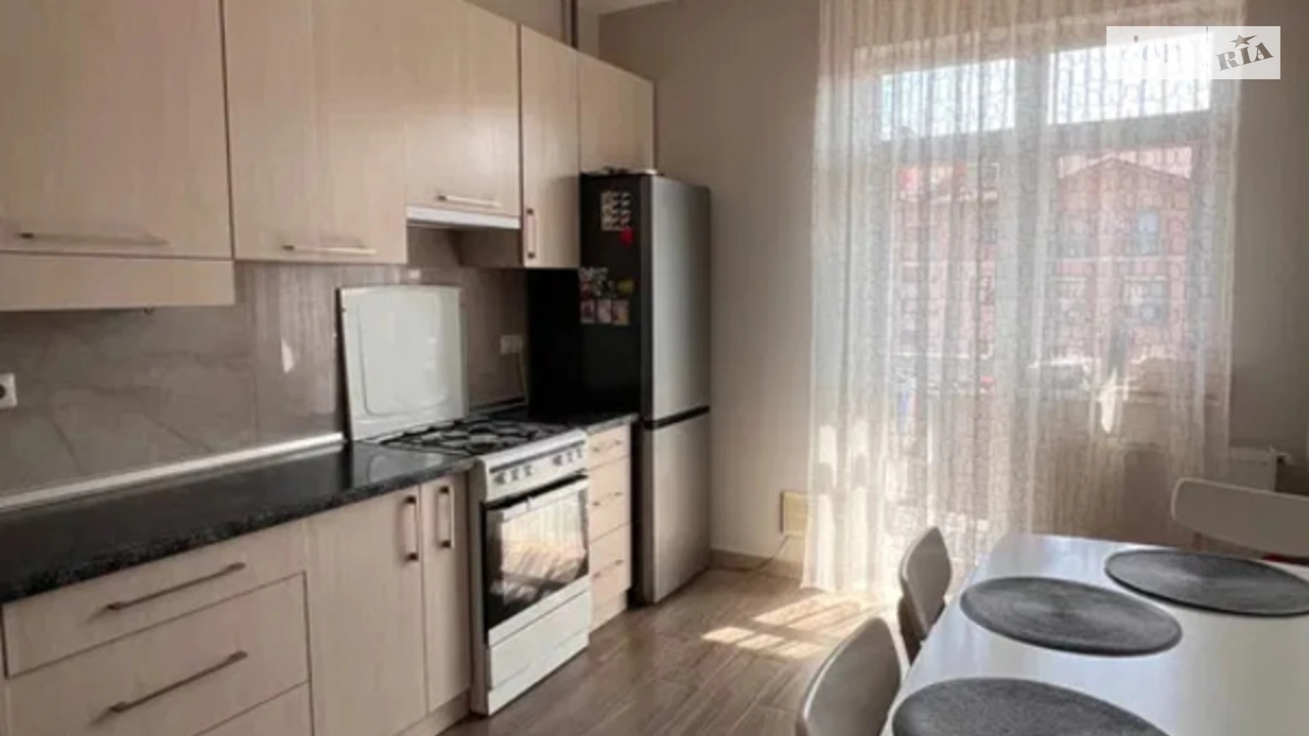 Продается 2-комнатная квартира 73 кв. м в Ужгороде, ул. Тлехаса - фото 2