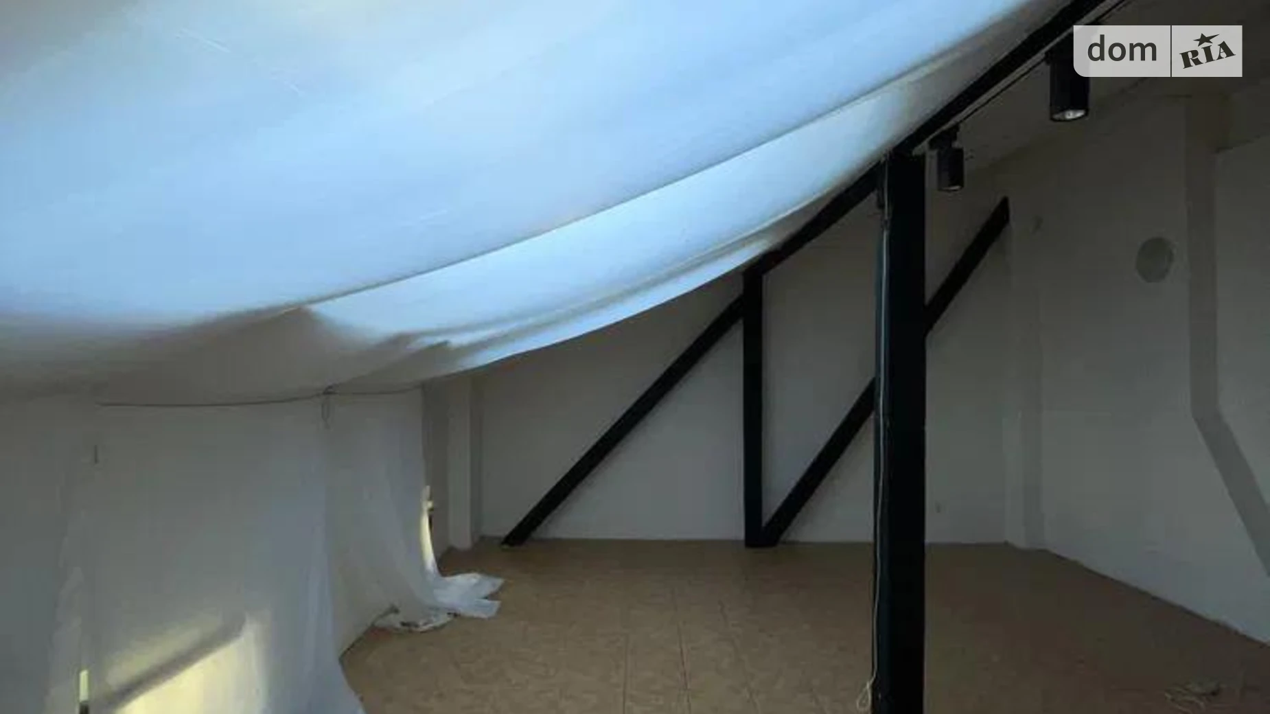 Сдается в аренду офис 40.9 кв. м в бизнес-центре, цена: 550 € - фото 4