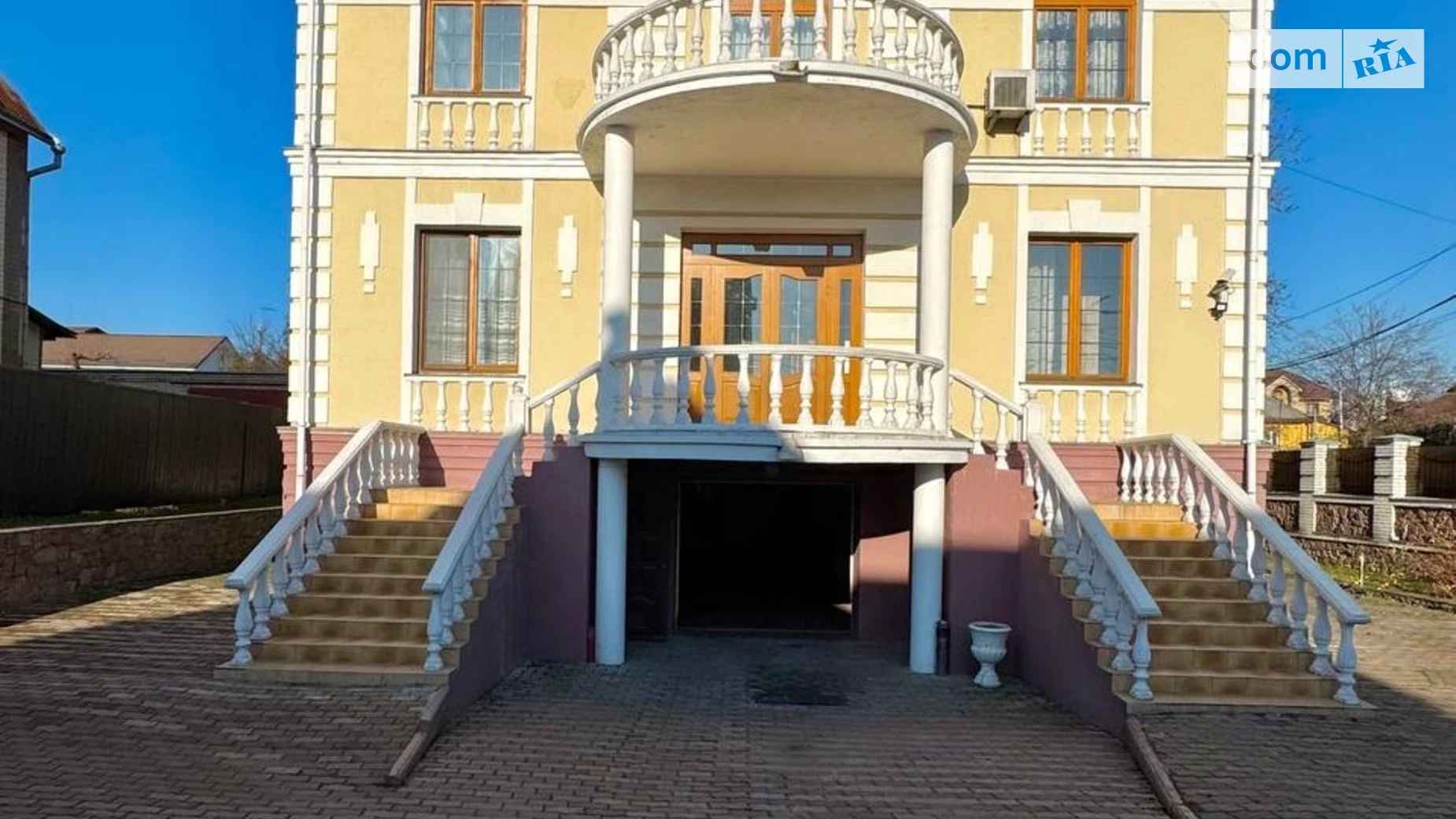 Сдается в аренду дом на 3 этажа 411.9 кв. м с верандой, цена: 2600 $ - фото 4