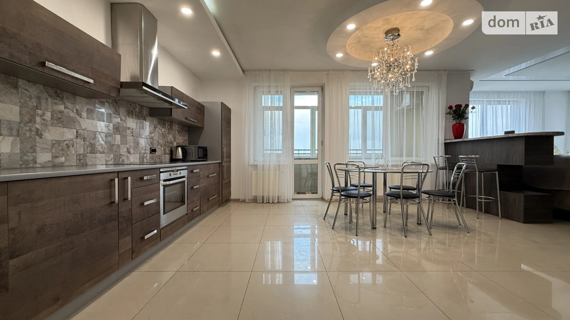 Сдается в аренду 3-комнатная квартира 139.8 кв. м в Львове, ул. Панча Петра, 18Б - фото 2