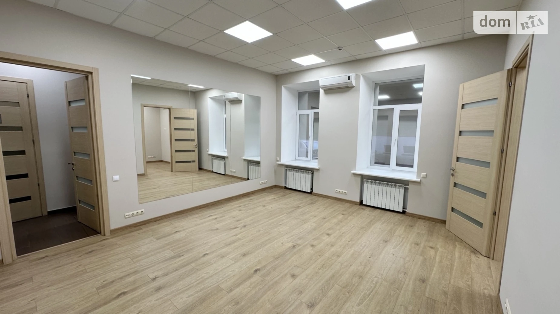 Сдается в аренду офис 118.9 кв. м в бизнес-центре, цена: 1499 $ - фото 2