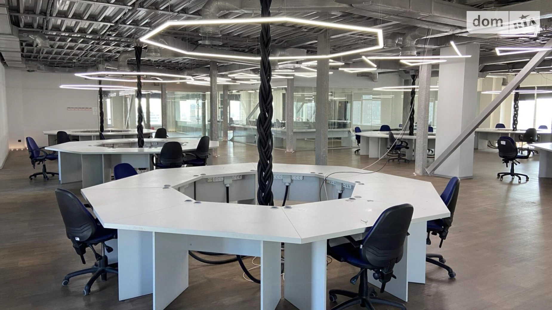 Сдается в аренду офис 780 кв. м в бизнес-центре, цена: 7400 $ - фото 2