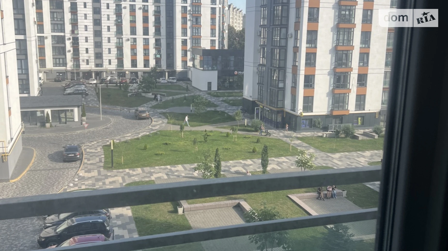 Продается 3-комнатная квартира 133 кв. м в Ивано-Франковске, ул. Гетьмана Ивана Мазепы, 164 корпус 5 - фото 2