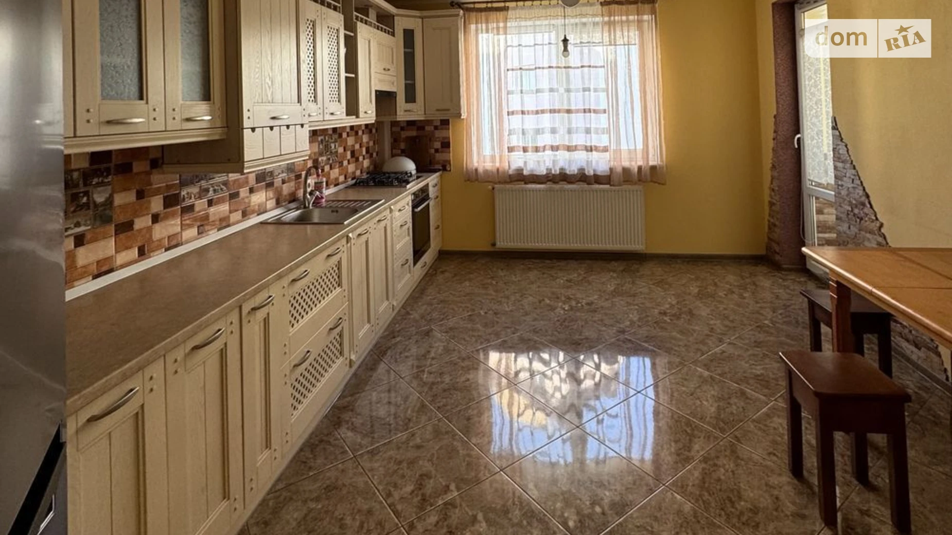 Продается 2-комнатная квартира 77 кв. м в Винниках, ул. Винная Гора, 16 - фото 3