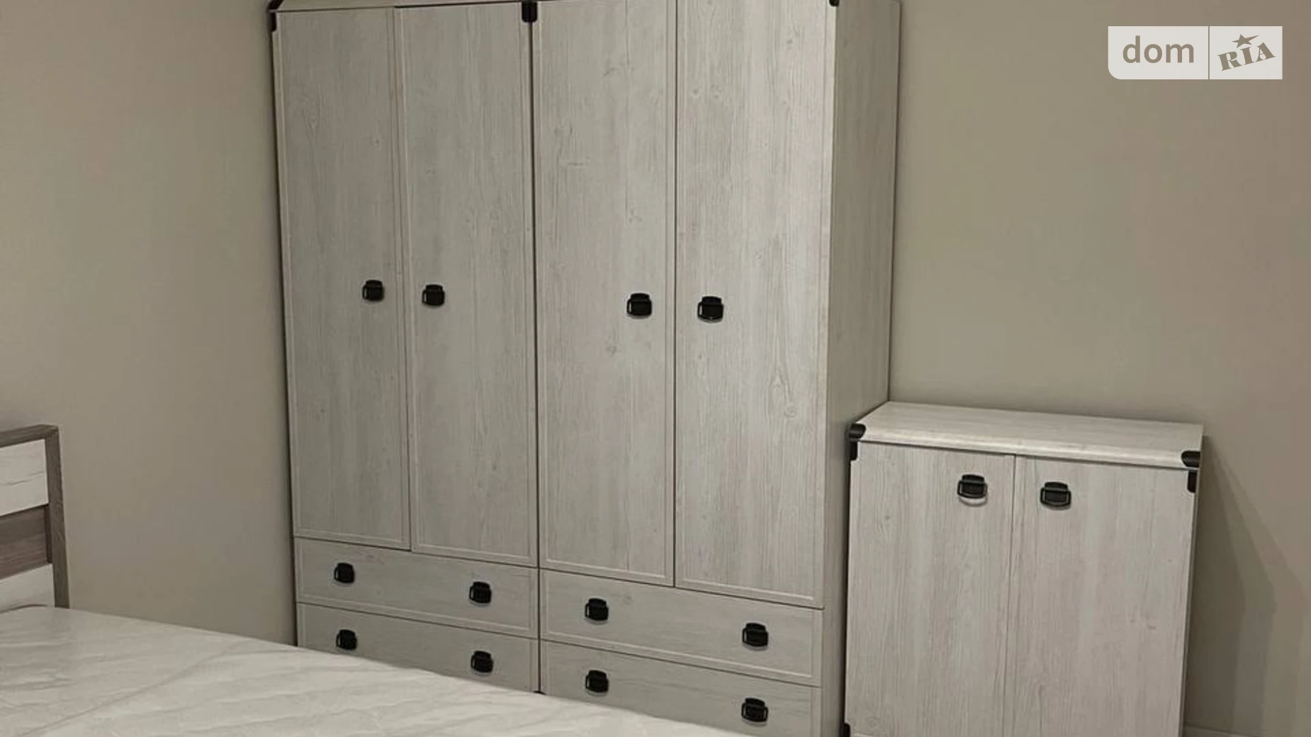 Продается 2-комнатная квартира 48 кв. м в Ровно, ул. Крушельницкой Соломии - фото 2