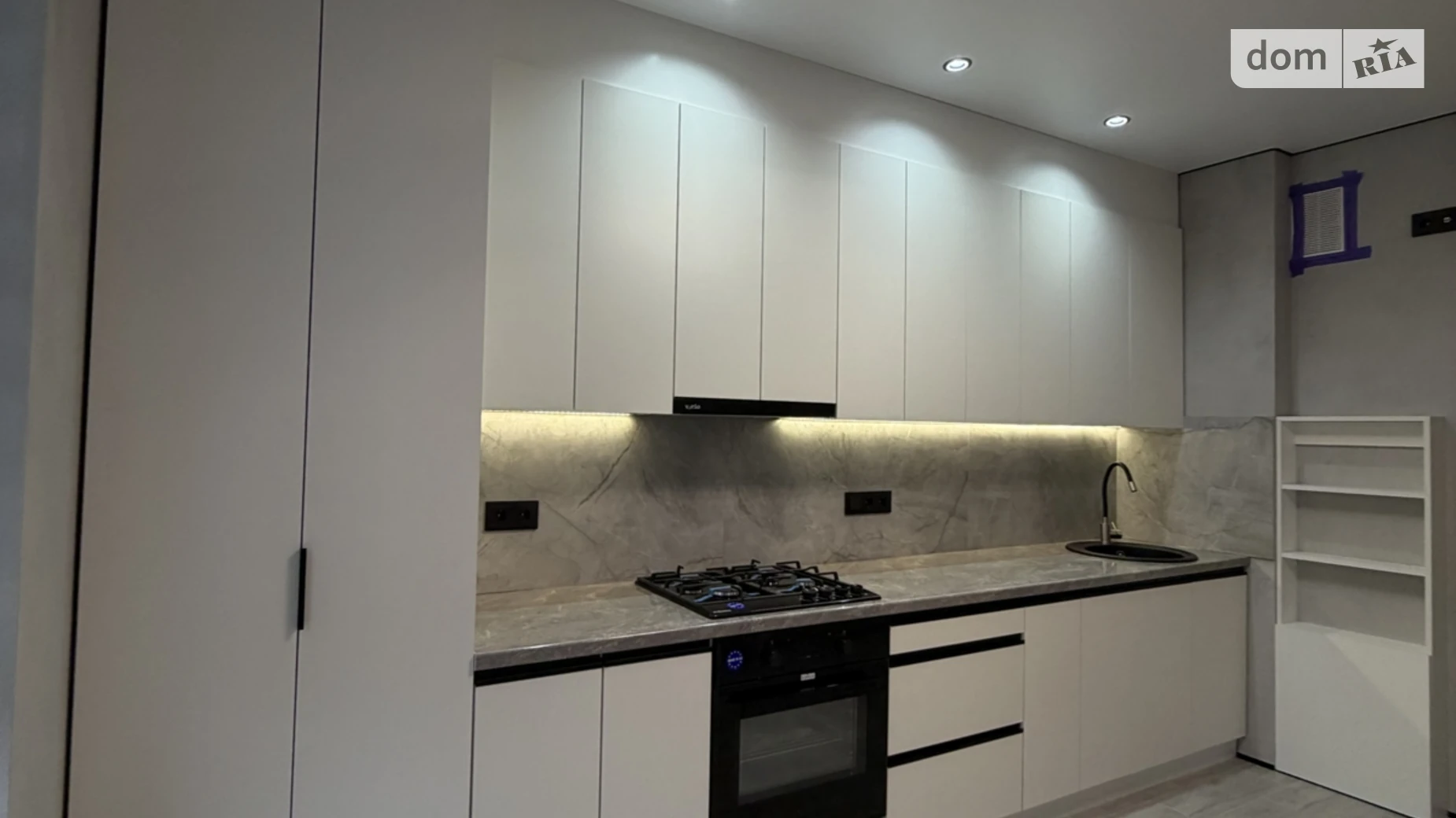 Продается 1-комнатная квартира 37 кв. м в Буче, ул. Князя Владимира Великого, 14  - фото 3