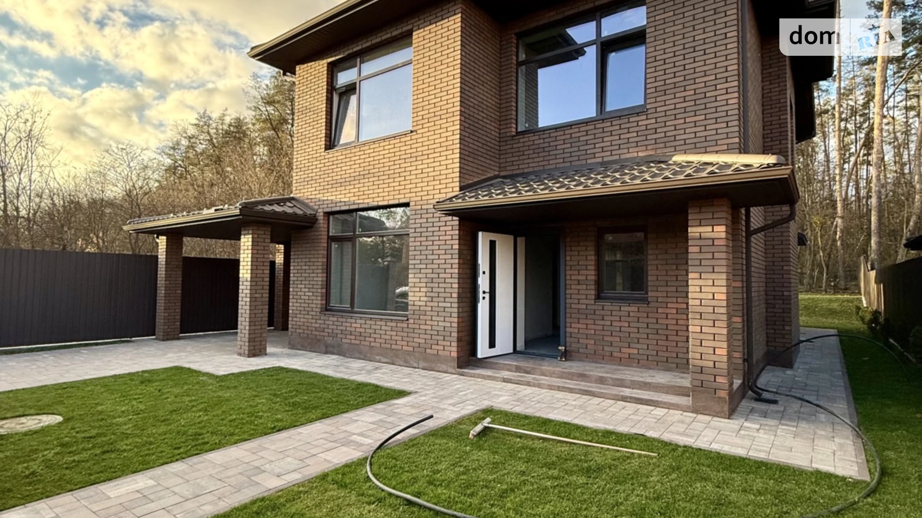 Продается дом на 2 этажа 140 кв. м с садом, цена: 185000 $ - фото 2